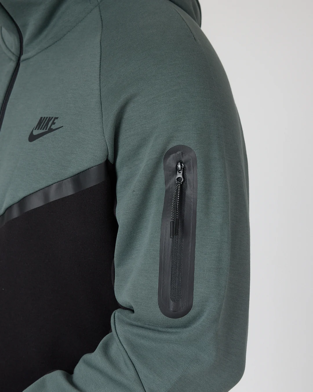 SS'25 Tech Full-Zip Windrunner Hoodie - Basil green/Black