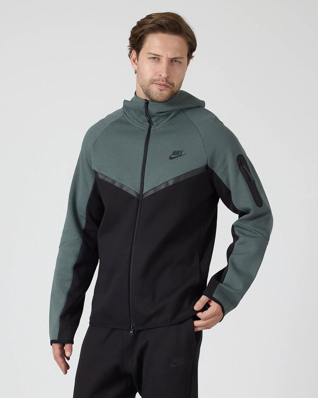 SS'25 Tech Full-Zip Windrunner Hoodie - Basil green/Black