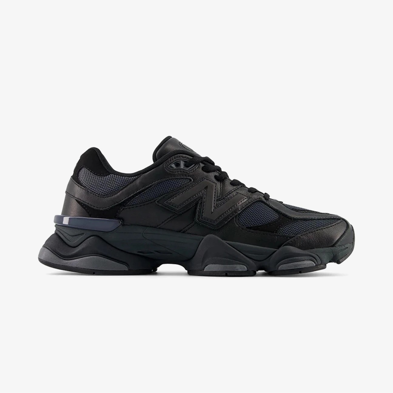 9060 Unisex Sneaker - Triple Black