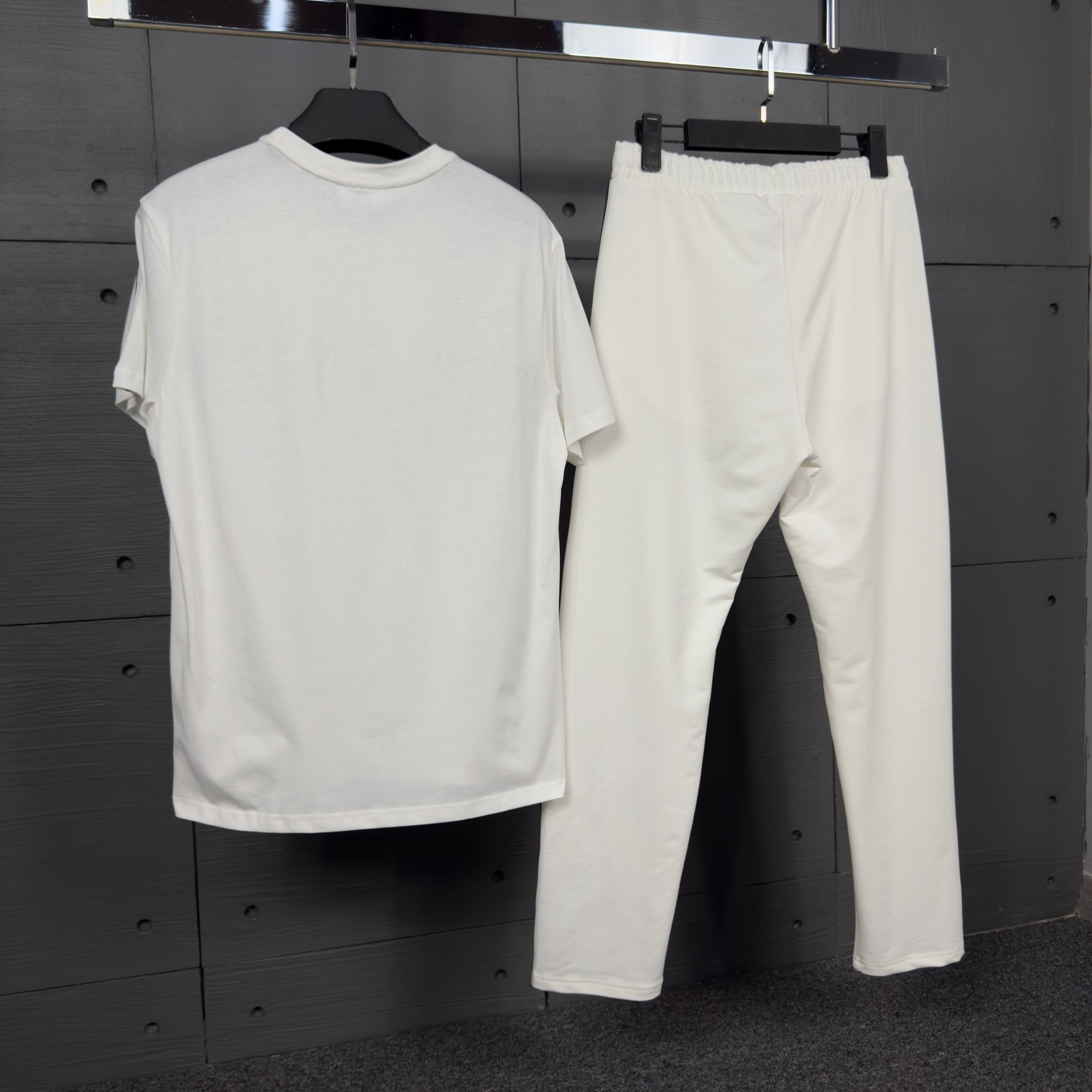 Essentials Minimalist T-Shirt & pantolon Takımı                                                    