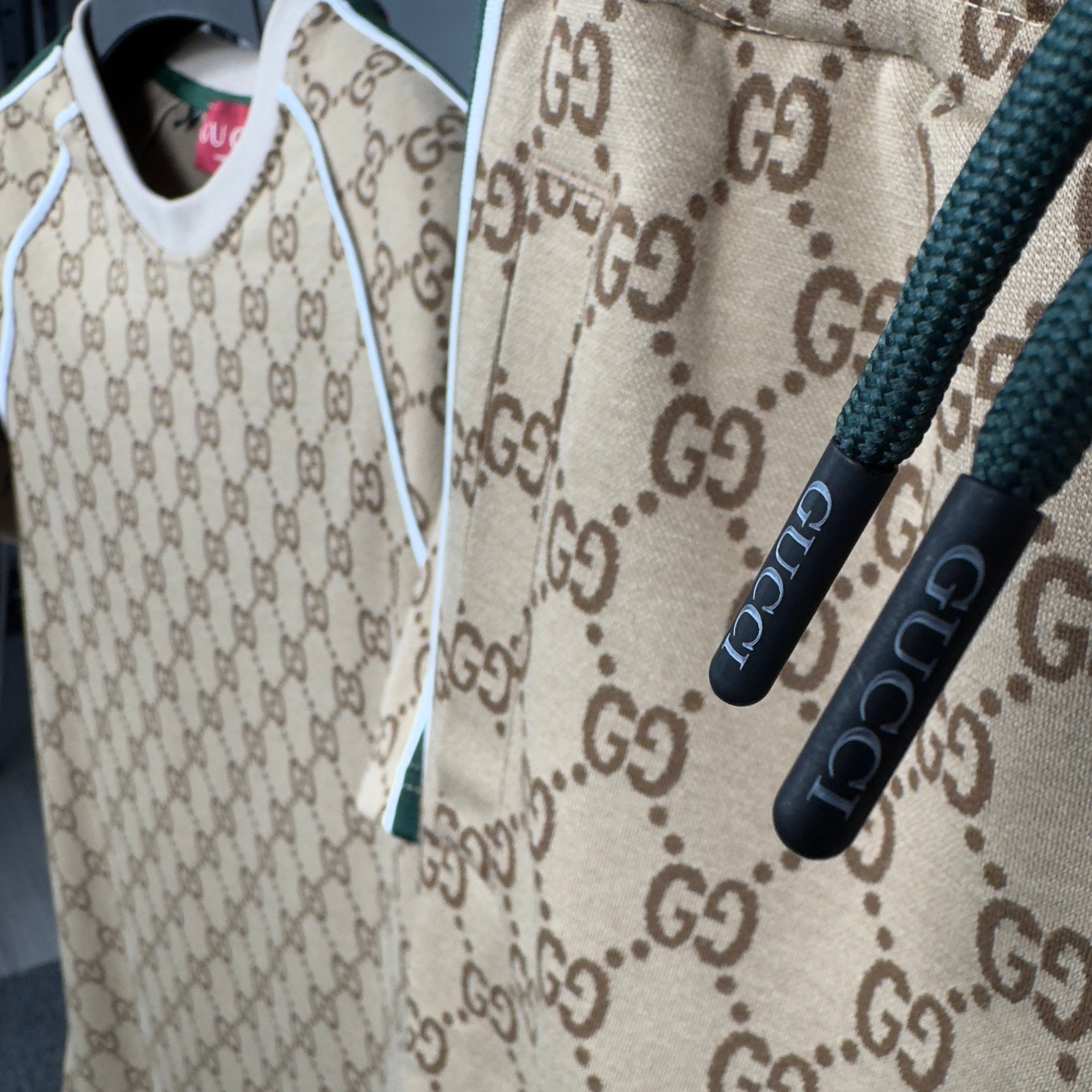 GUCCI Monogram şort tişört takım