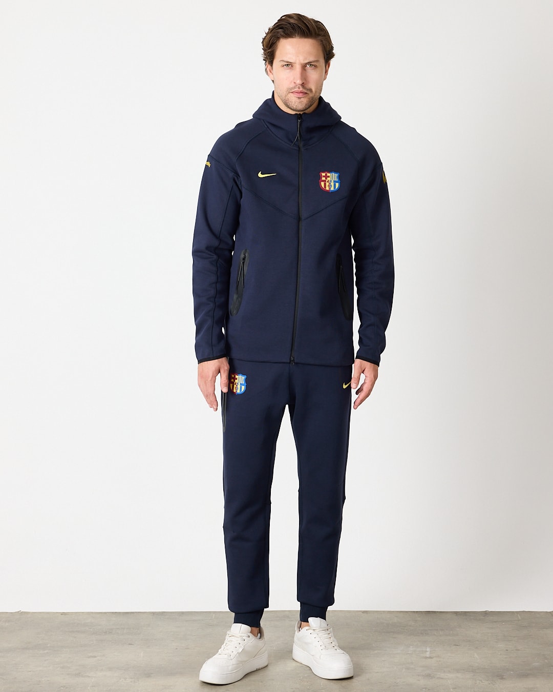 Barcelona X Nike Tech Fleece Full Zip Hoodie & Joggers Set - beyaz/siyah