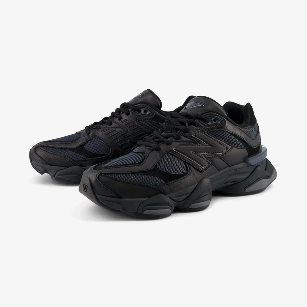 9060 Unisex Sneaker - Triple Black