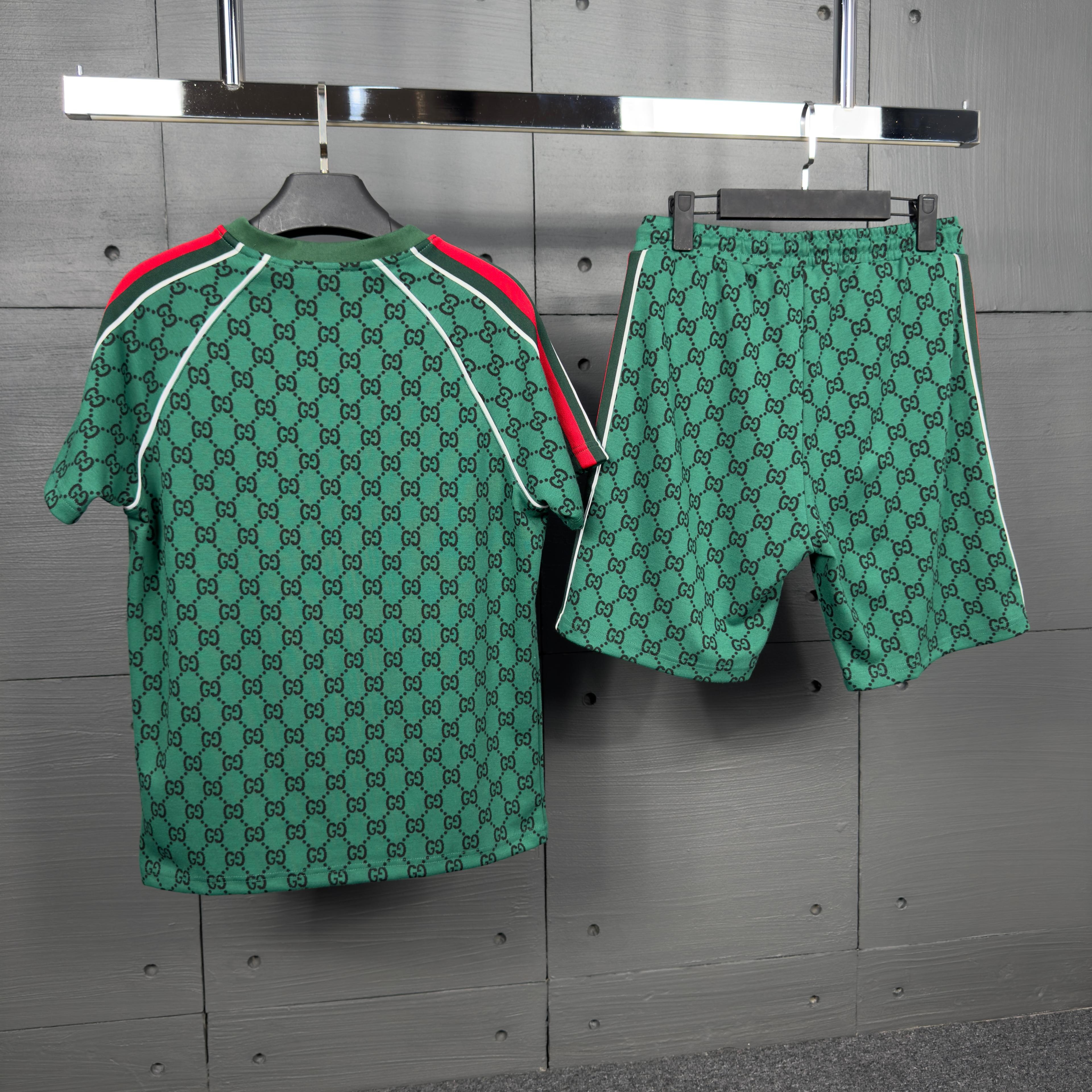 GUCCI Monogram şort tişört takım