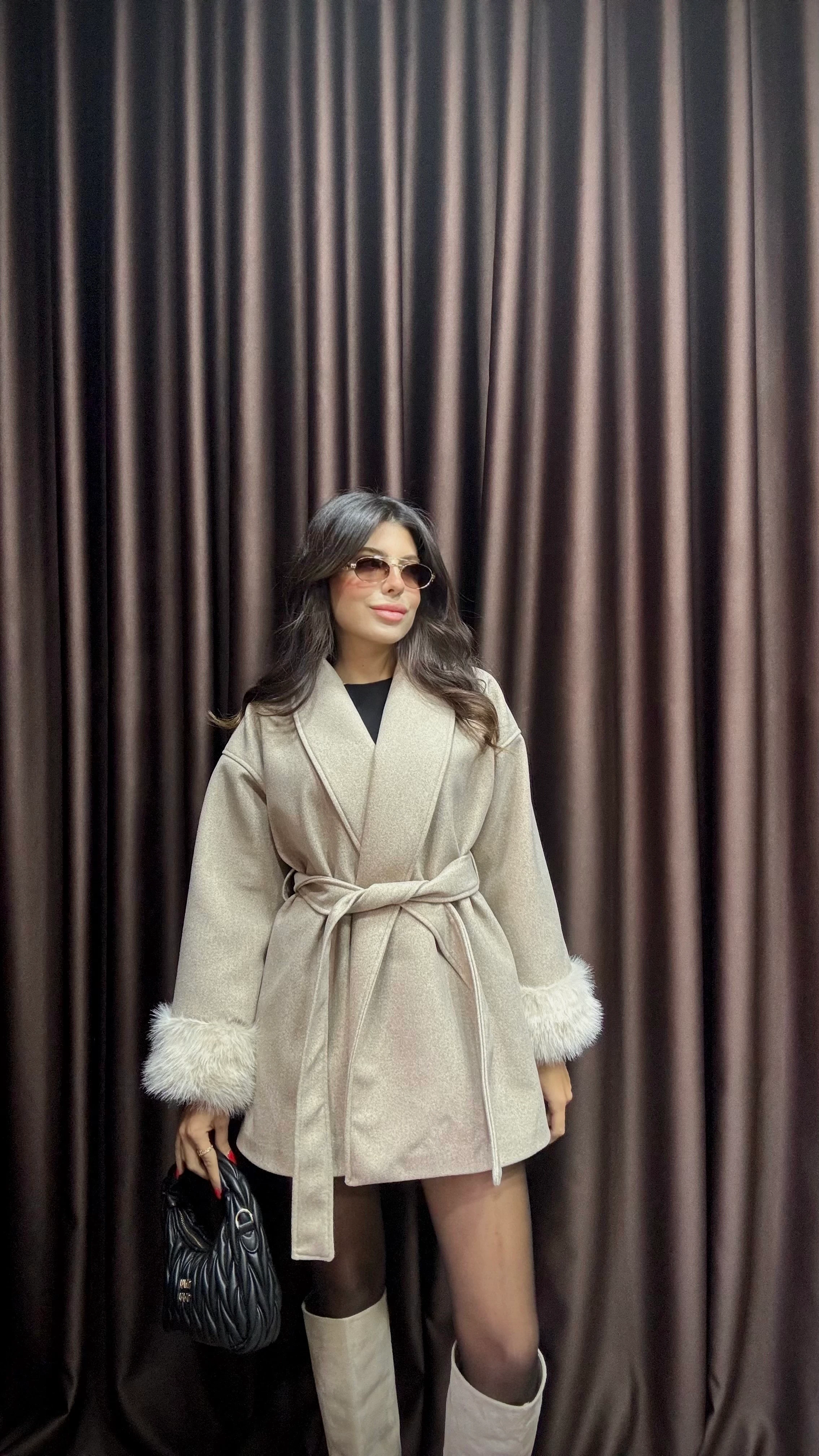 Kadın Kolları Kürklü Kuşaklı Kaşe Kaban