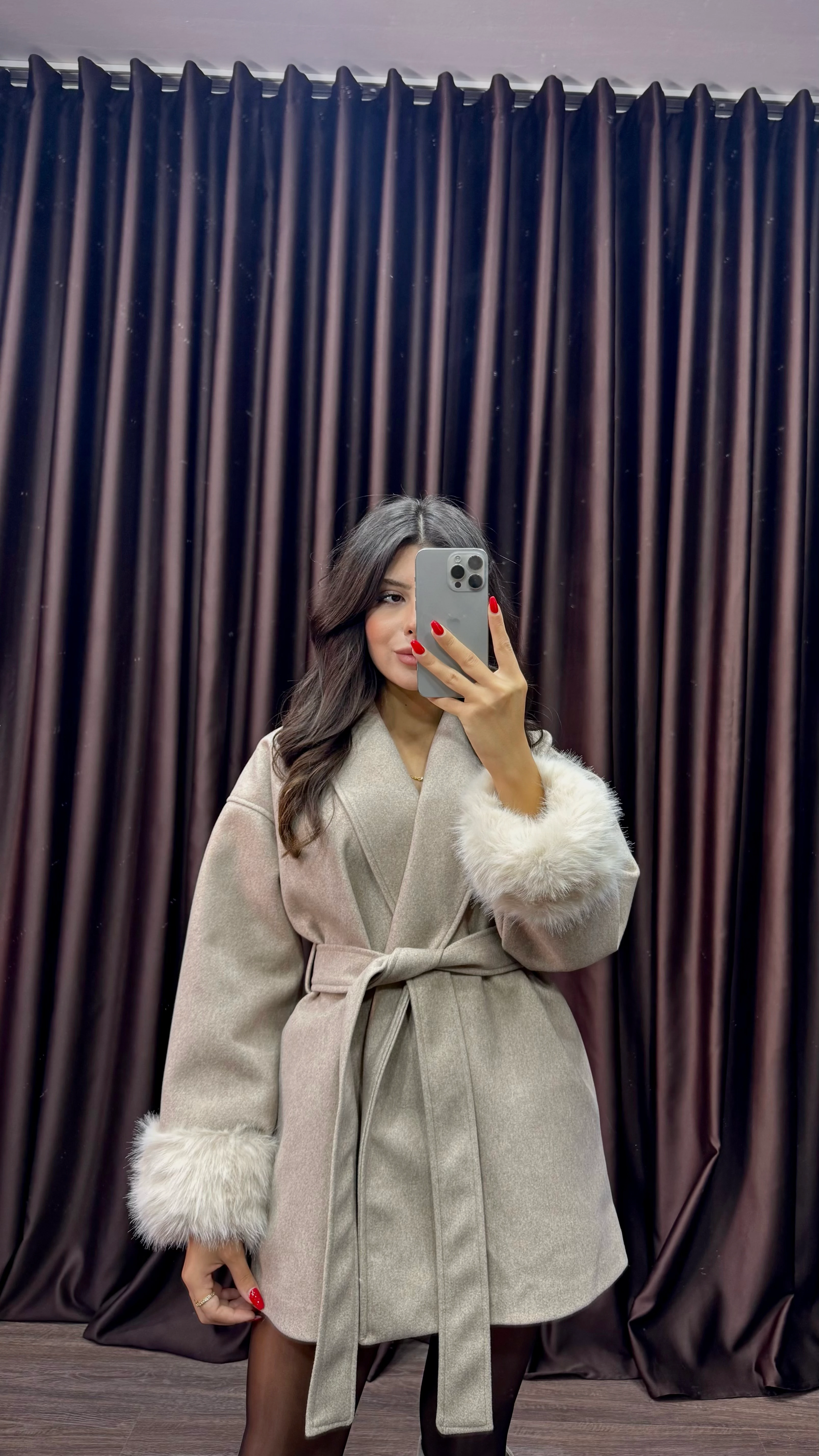 Kadın Kolları Kürklü Kuşaklı Kaşe Kaban