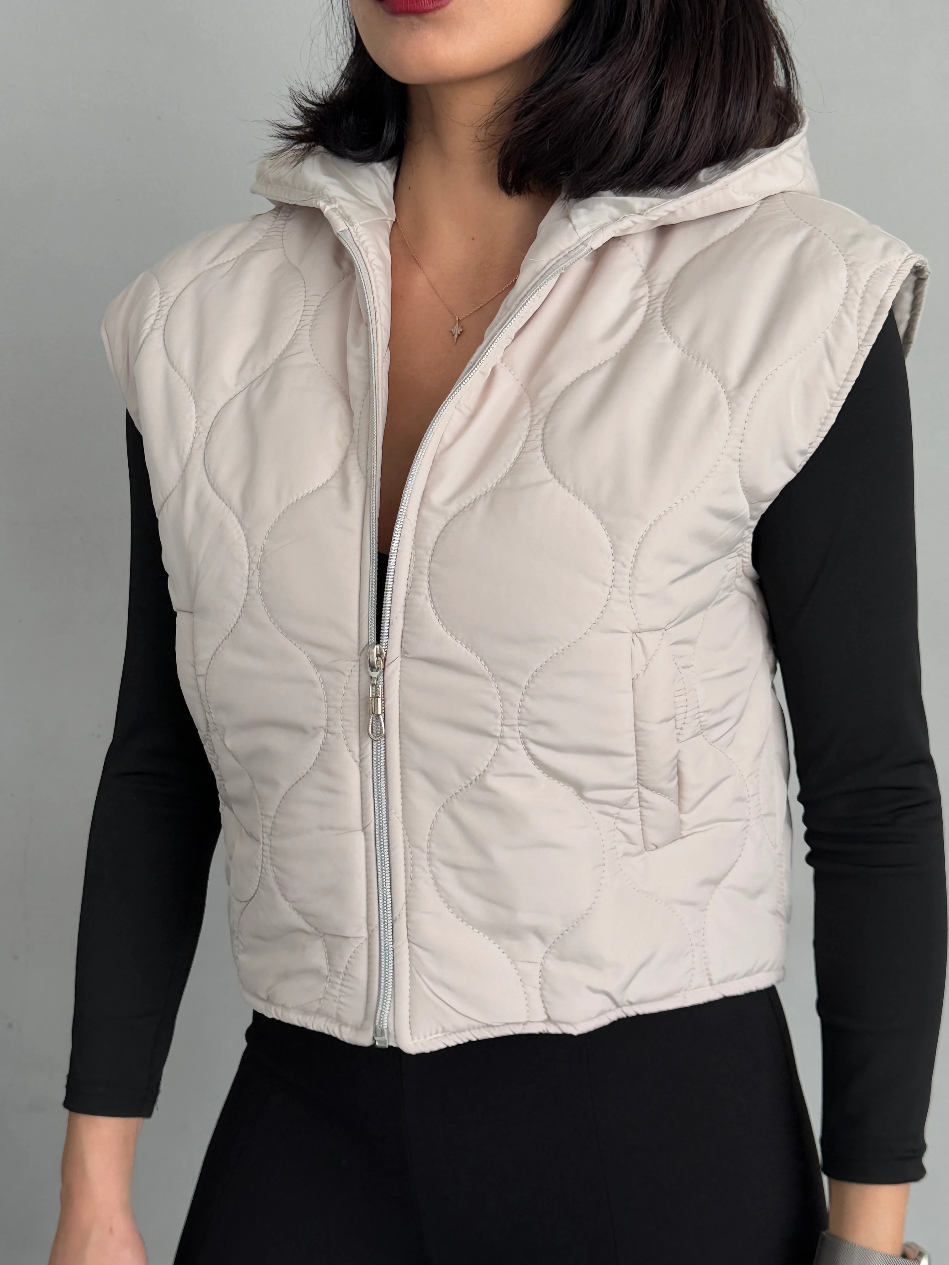 Kadın Cepli Kapitone Kapüşonlu Crop Yelek - Cream