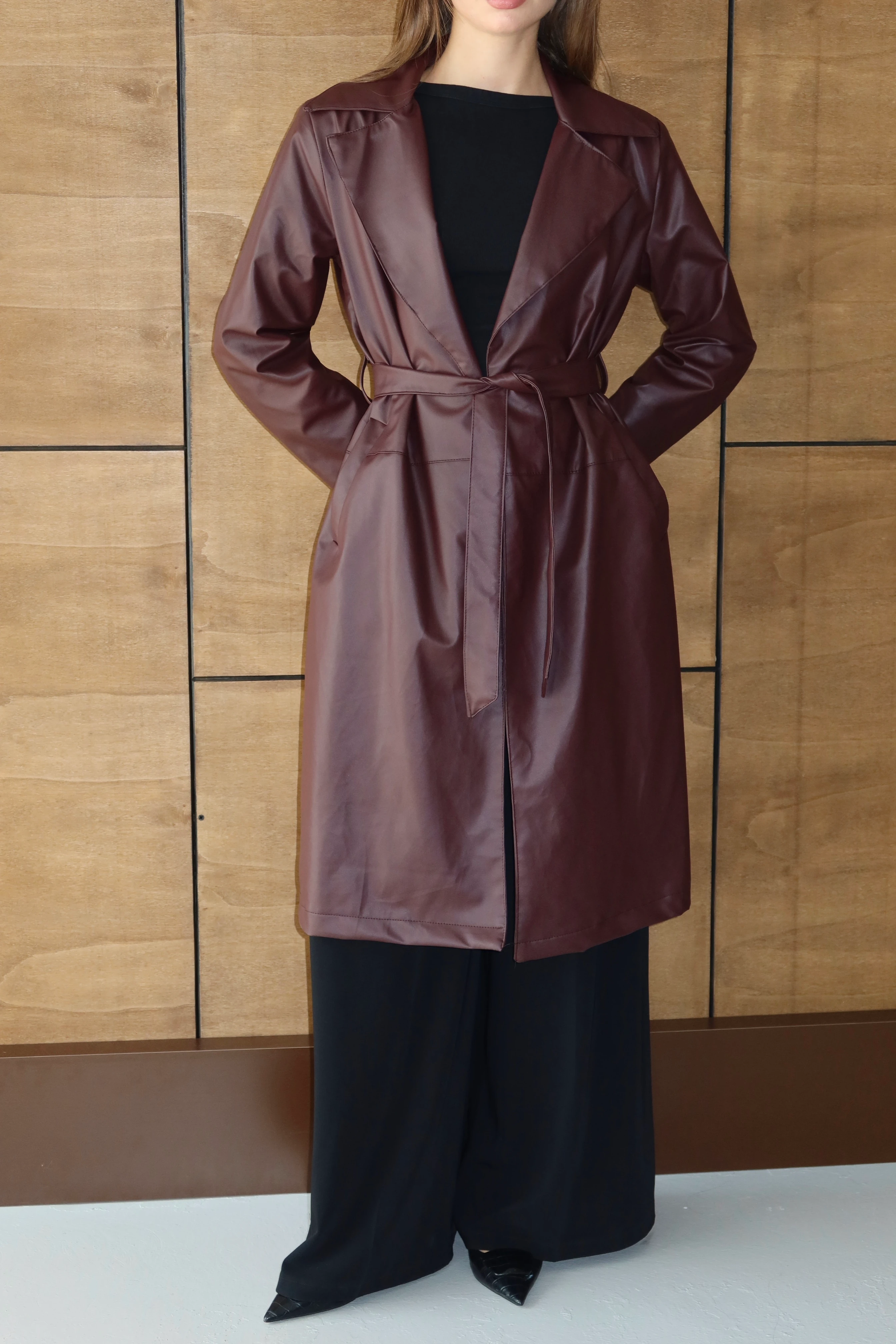 Kadın Kruvaze Yaka Kemer Detaylı Tam Kalıp Trençkot - BORDO