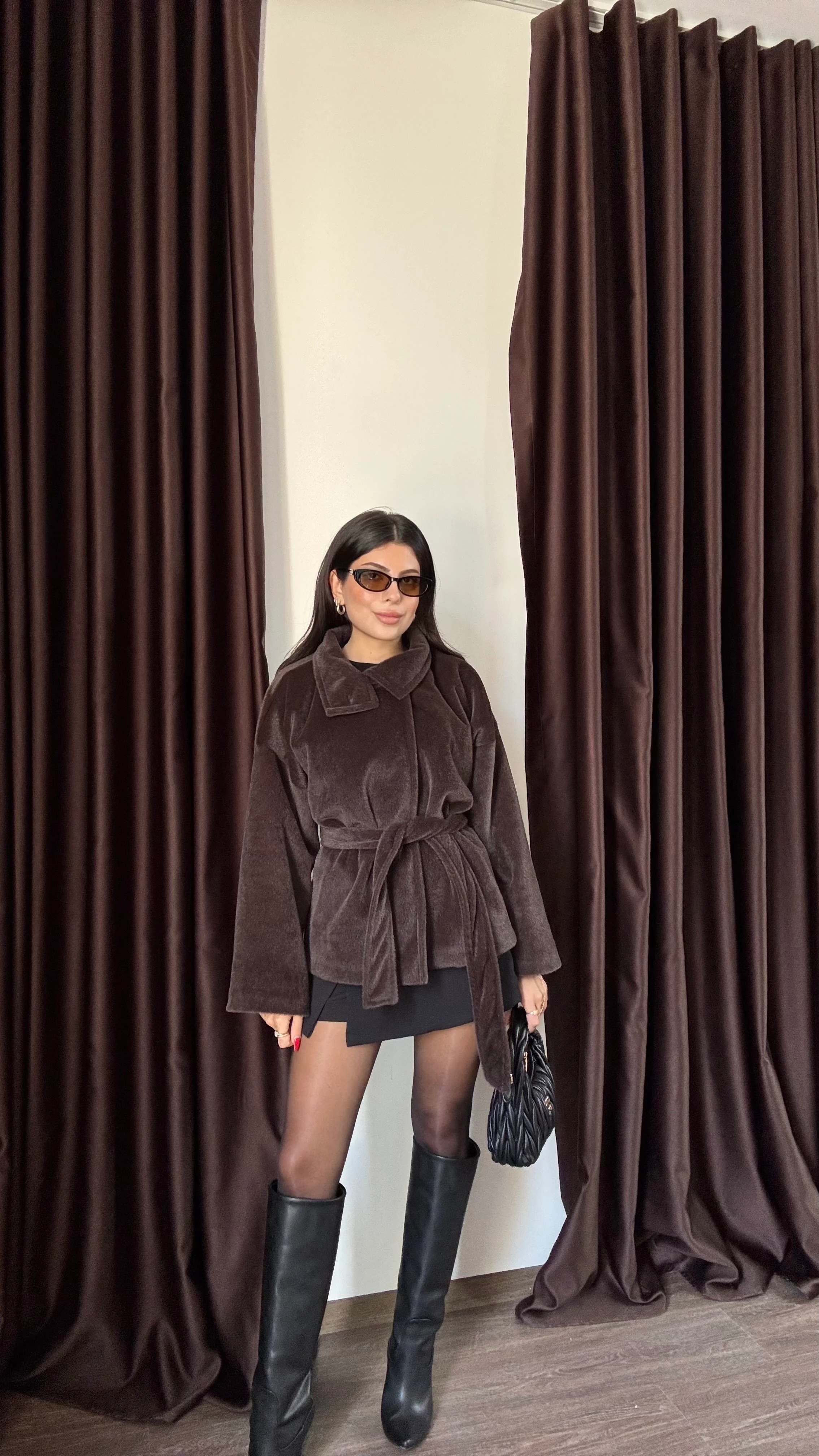 Kadın Dik Yaka Kürklü Kuşaklı Kaban