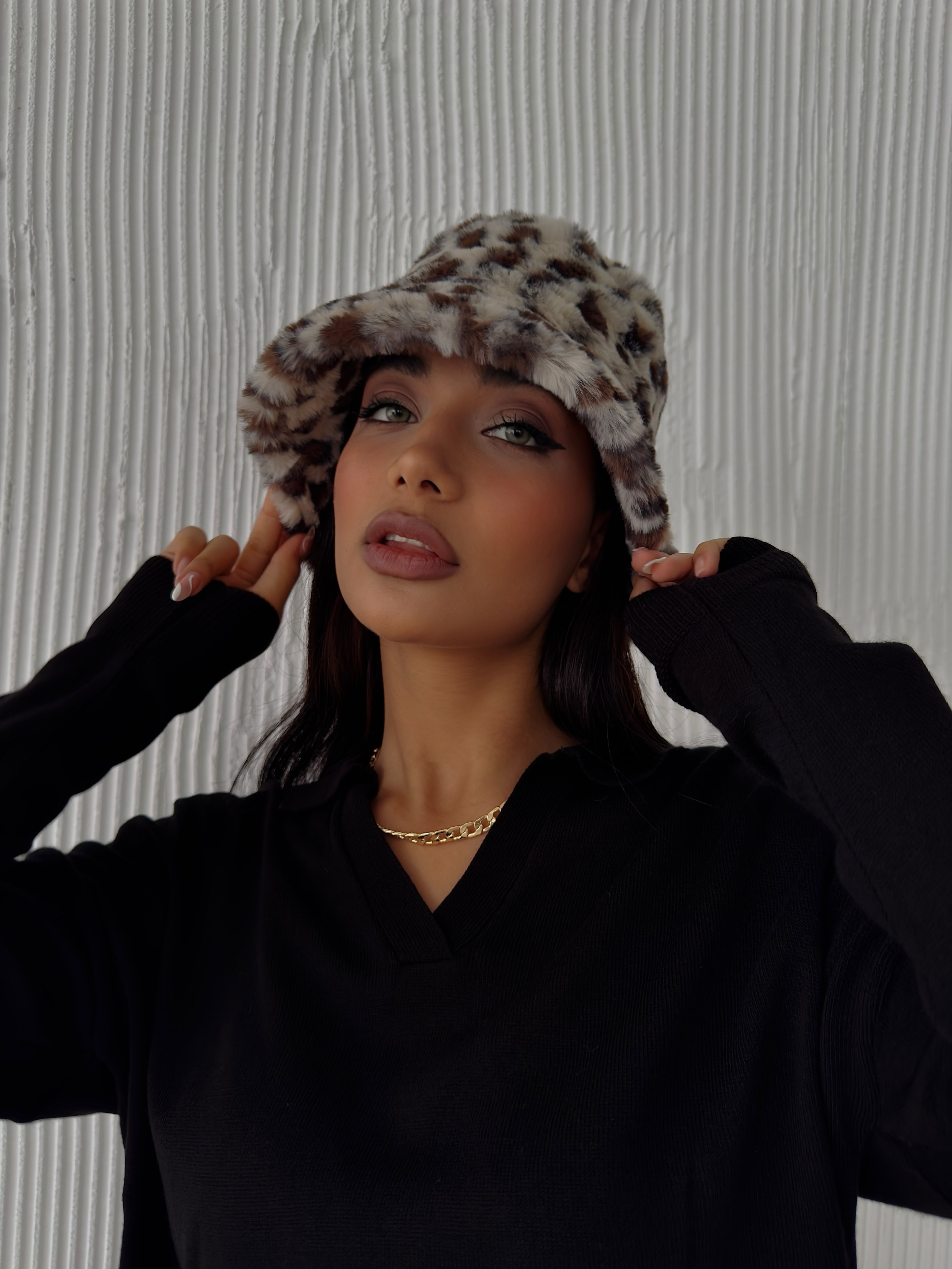 LEOPARD PRINT PLUSH BUCKET WOMEN'S HAT