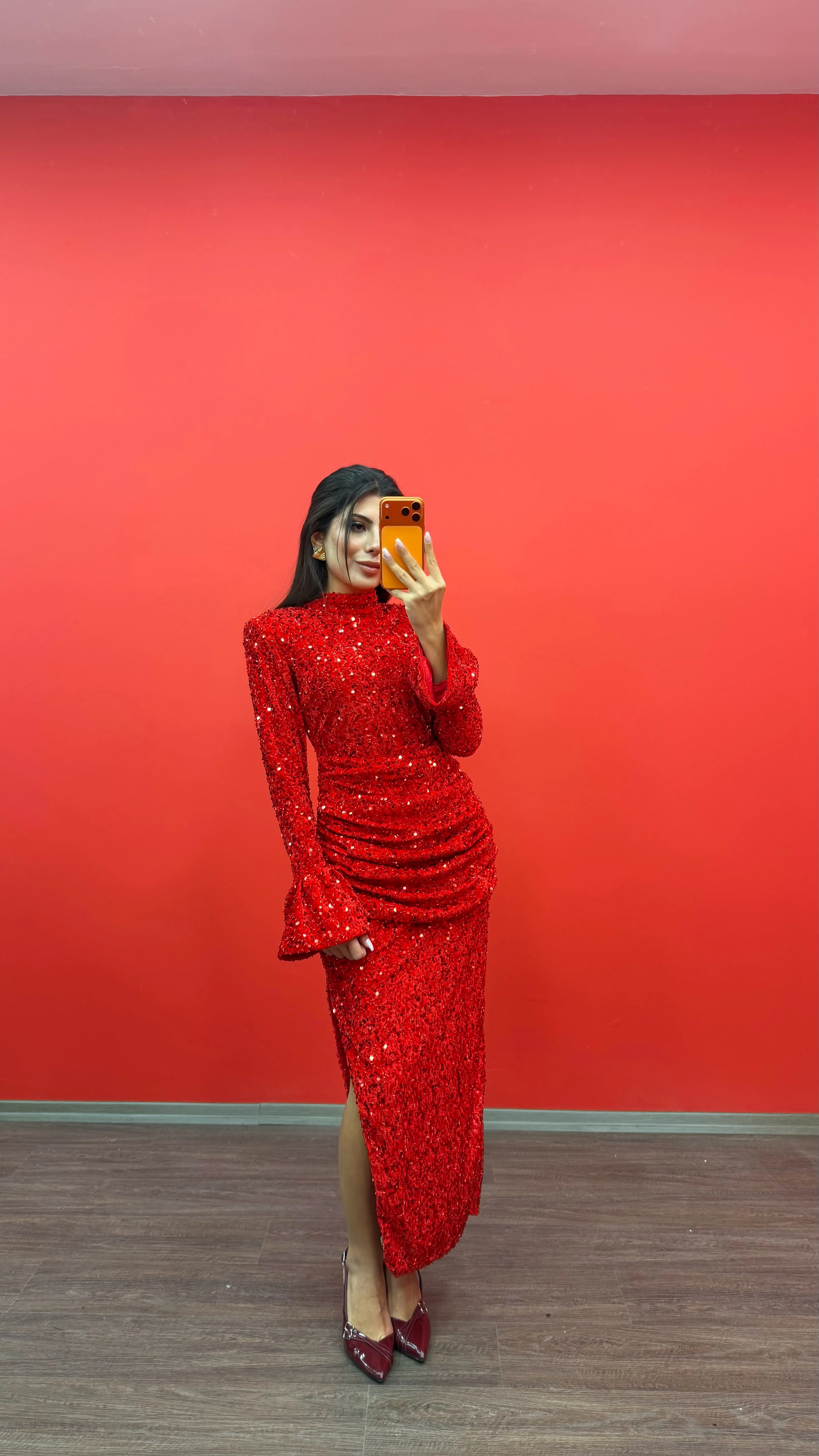 Kadın Payetli Işıltılı Yırtmaçlı Maxi Elbise - KIRMIZI