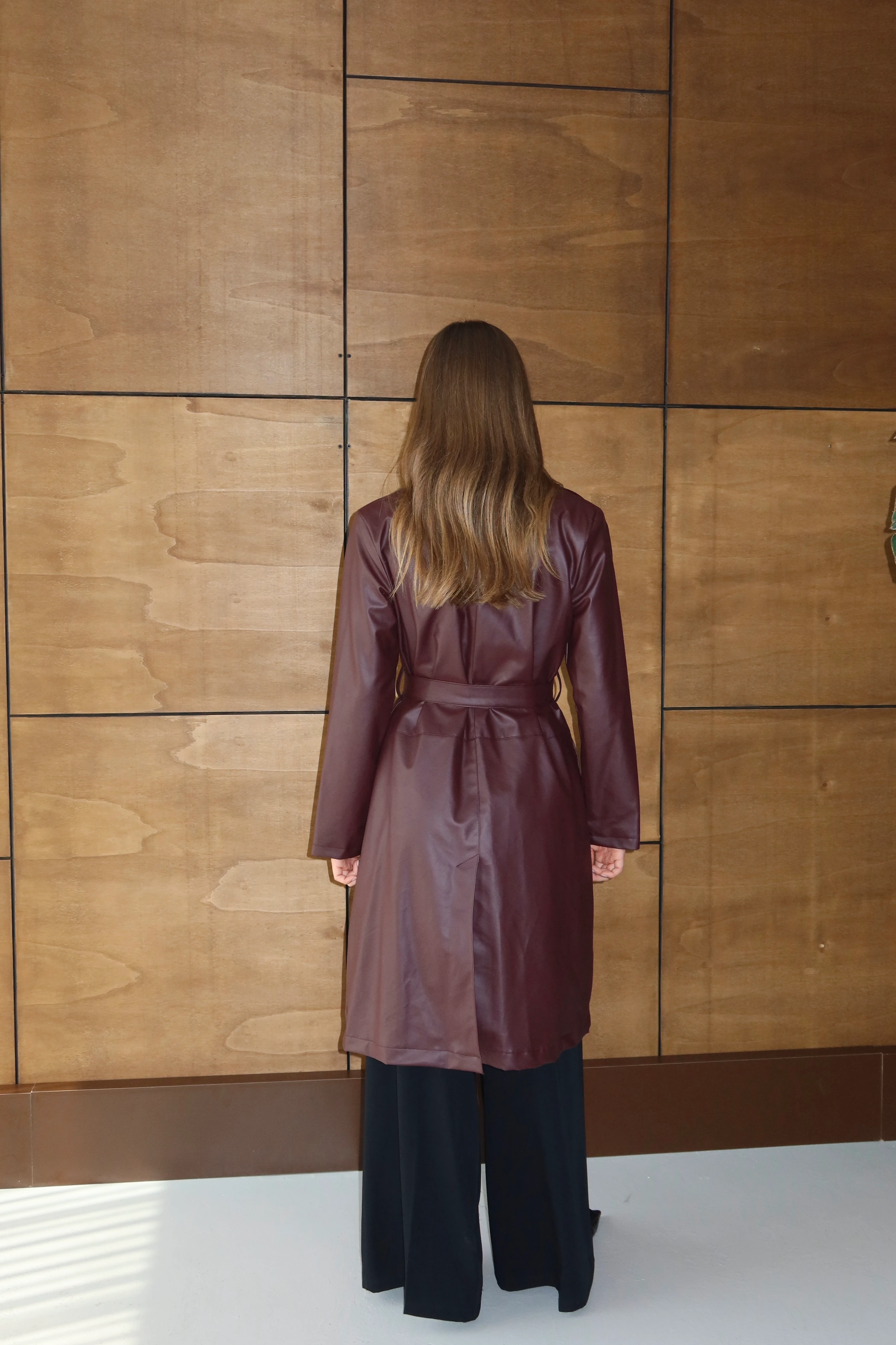 Kadın Kruvaze Yaka Kemer Detaylı Tam Kalıp Trençkot