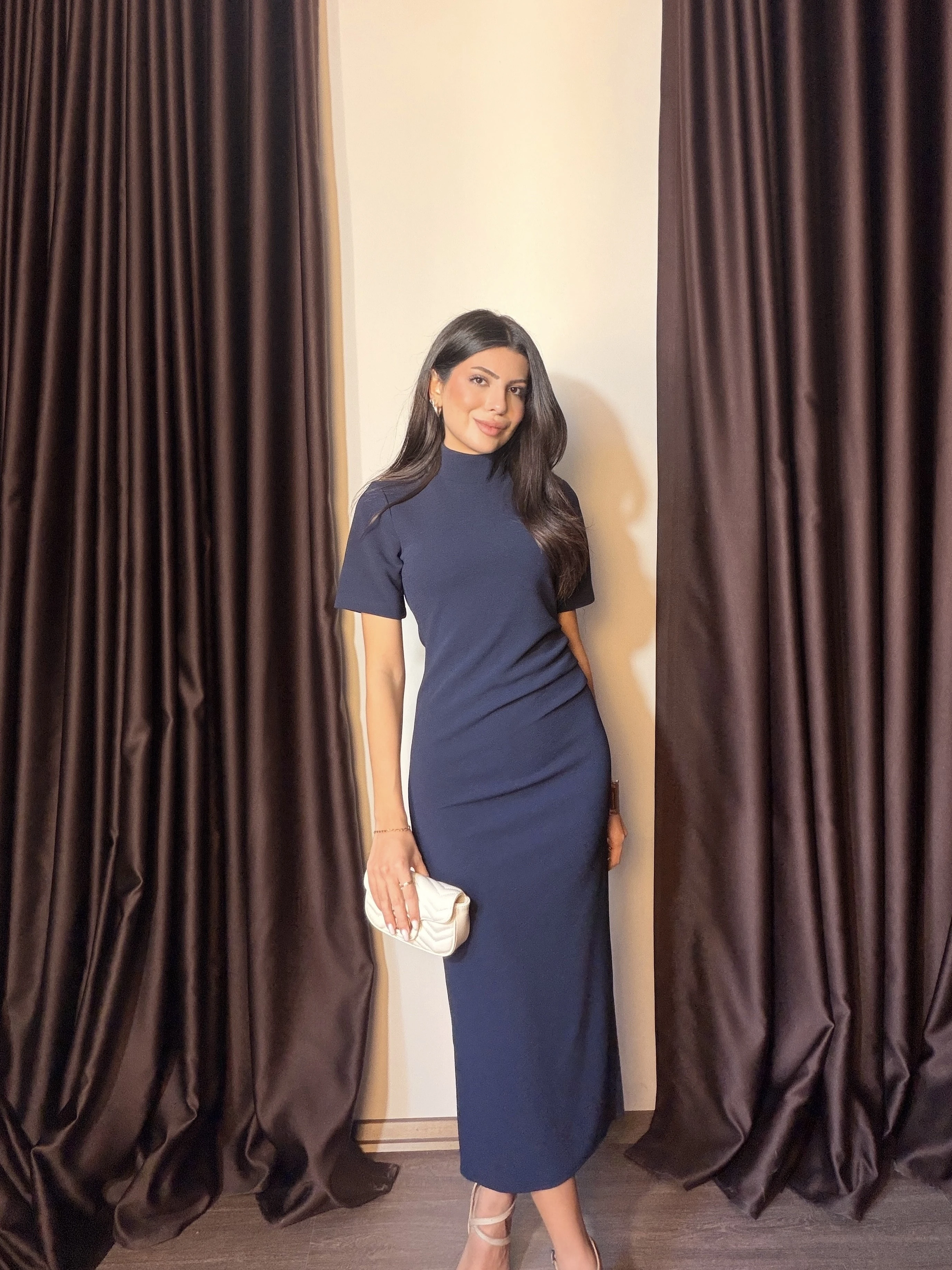 Kadın Midi Boy Kısa Yırtmaçlı Elbise