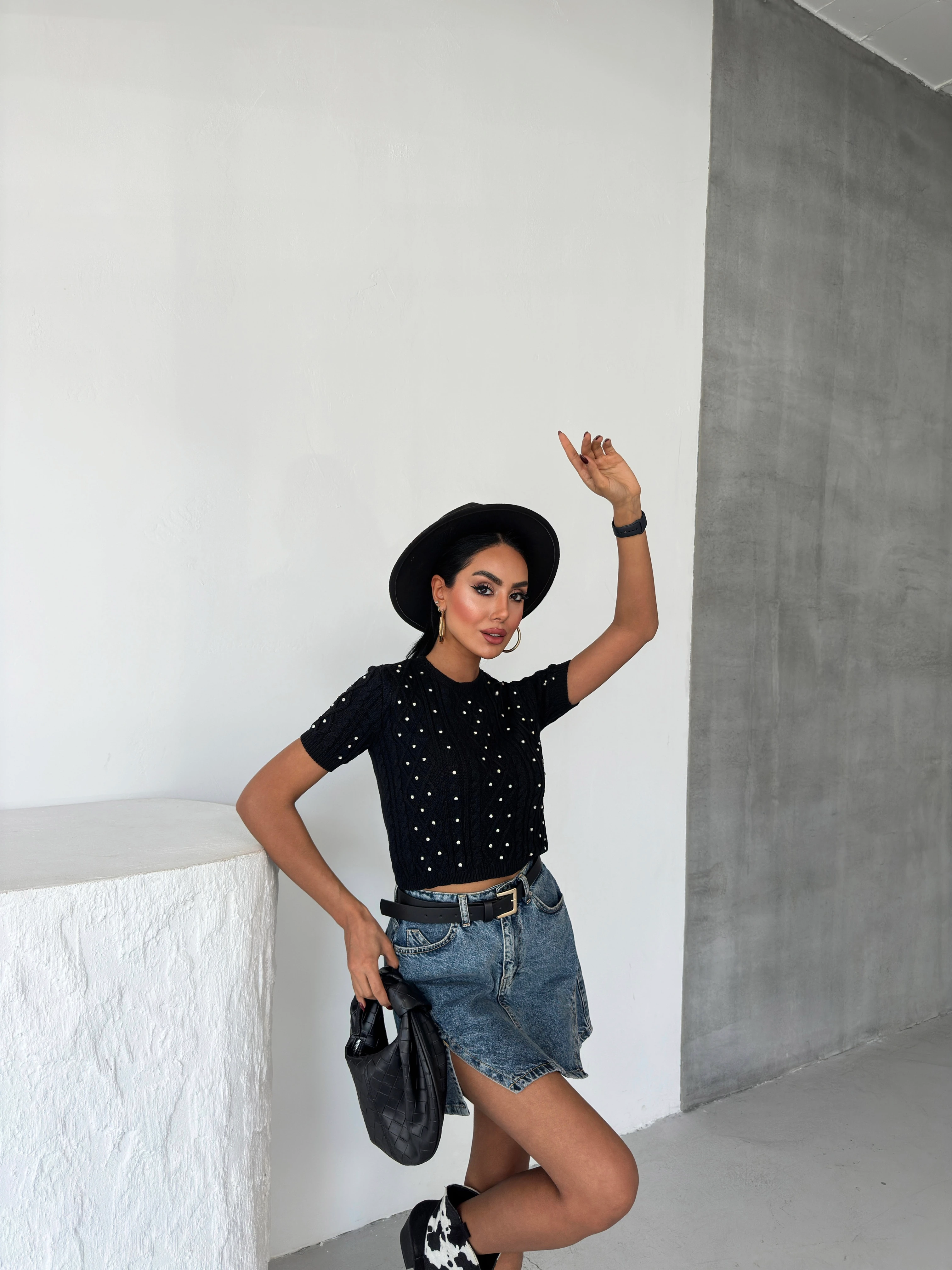 Women's Short Sleeve Stone Knit Detailed Knit Sweater