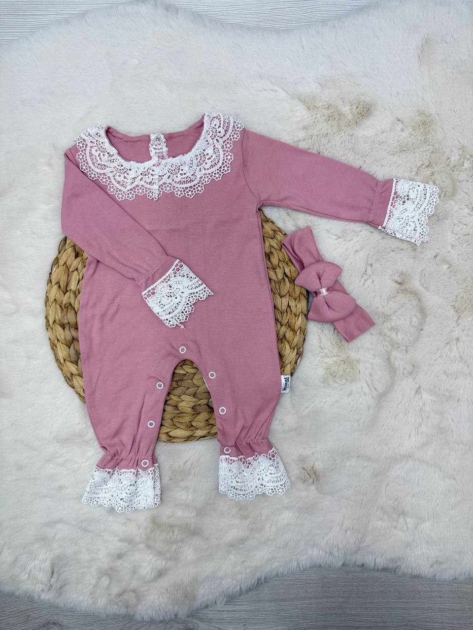0-6 Ay Yaka Paça Dantelli Oyalı Tulum - GÜL KURUSU