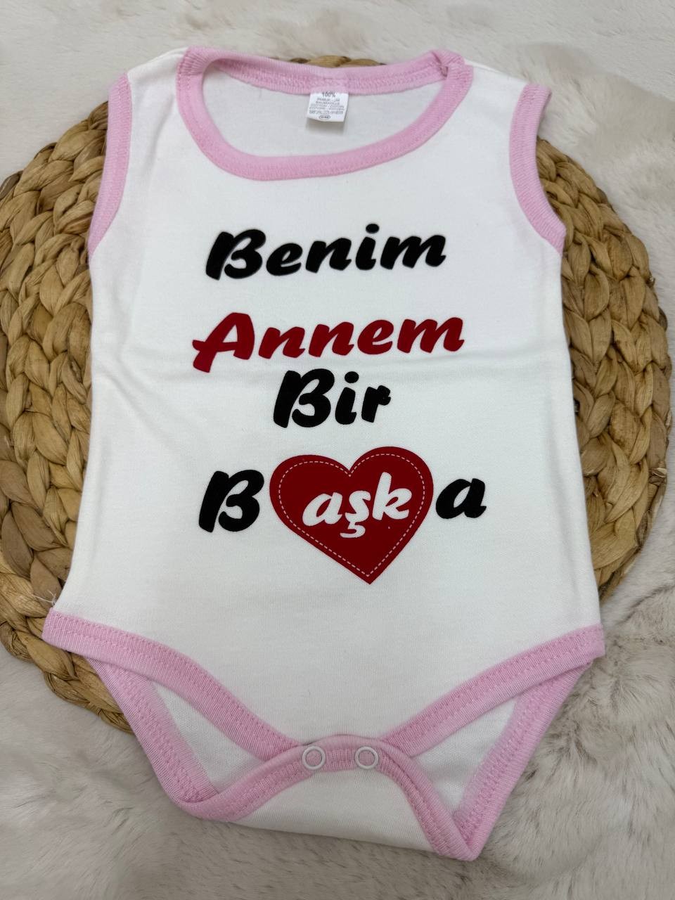 3 Ay-3 Yaş Penye Askılı Yazılı Çıtçıtlı Body - PEMBE