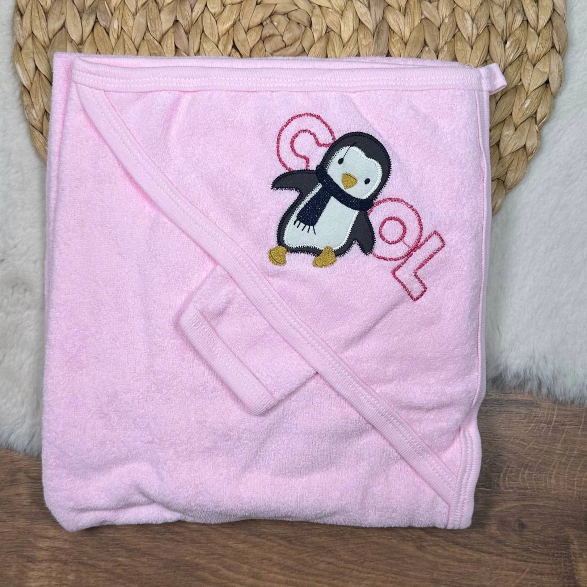 Penguen Nakışlı Bebek Banyo Havlusu 90x70 cm Pembe