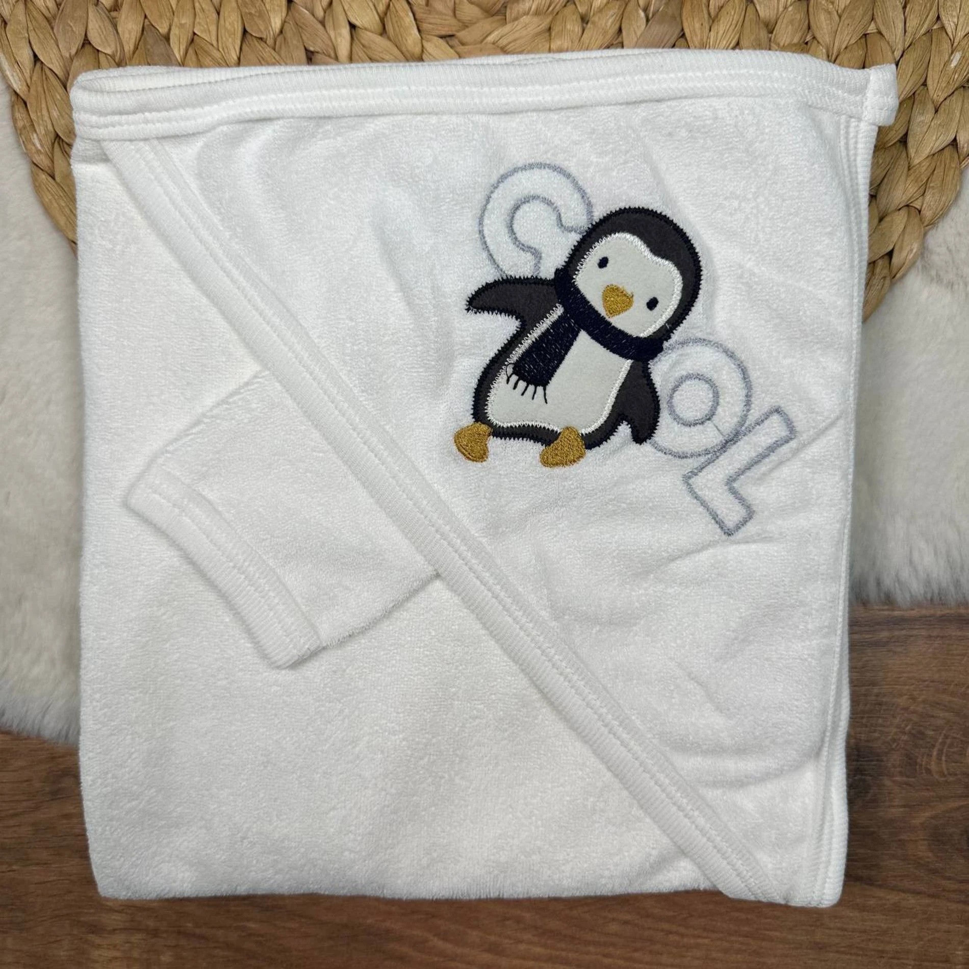 Penguen Nakışlı Bebek Banyo Havlusu 90x70 cm Krem