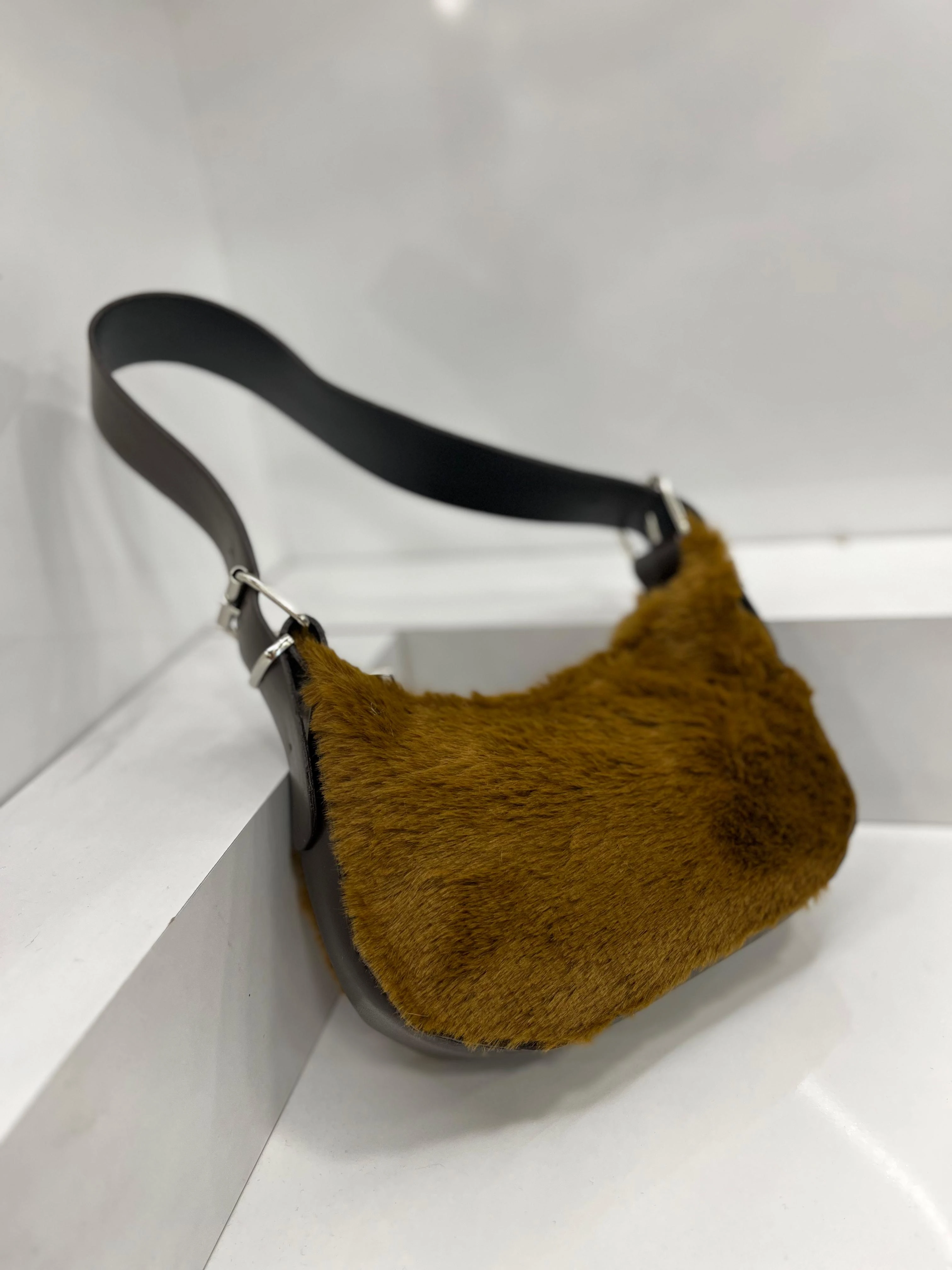 Peluş Kemer Detaylı Kol Çantası - Acı Kahve