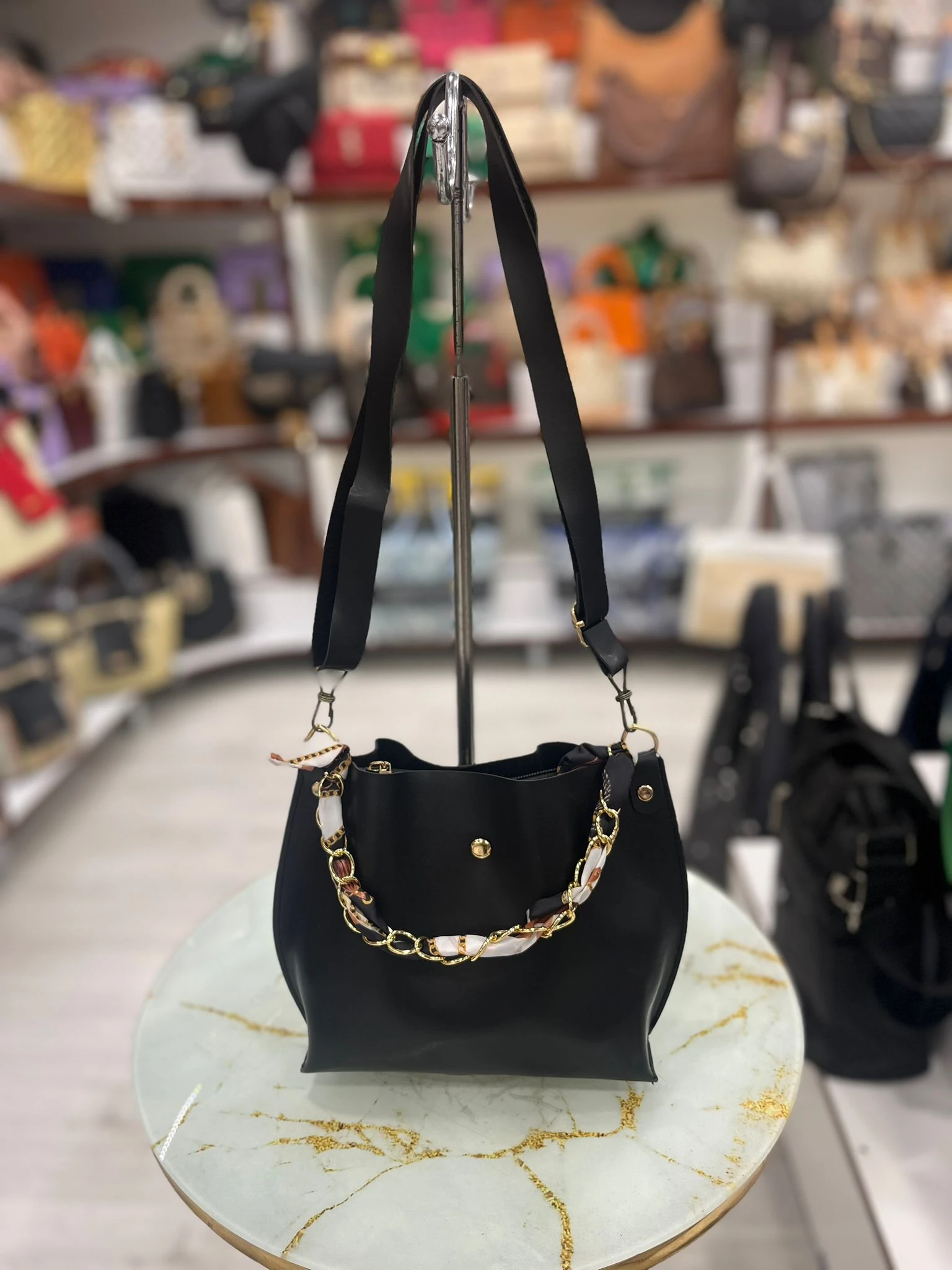 Büzgü Fularlı El ve Çapraz Çanta - Siyah