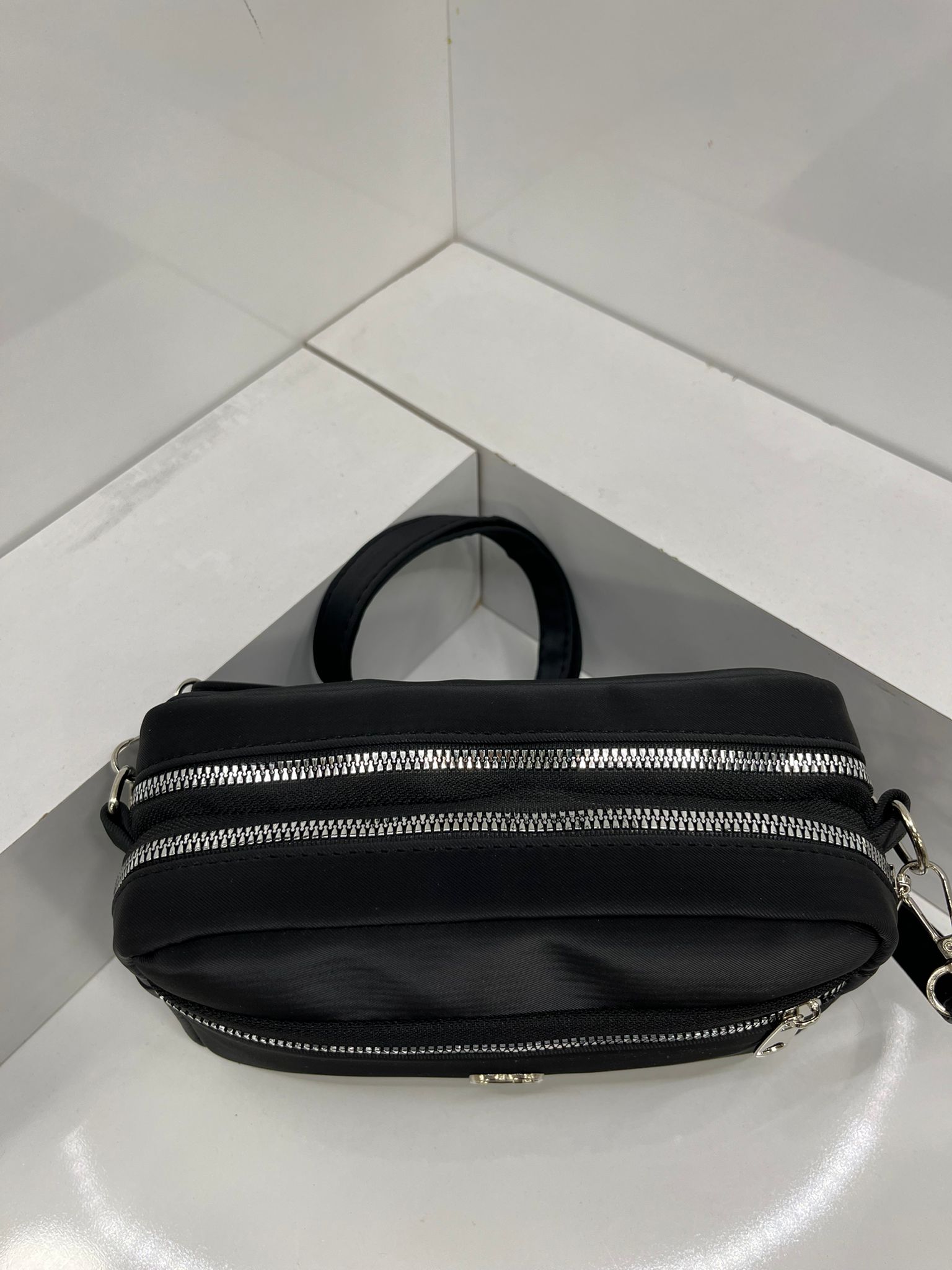 Yonca Detay 3 Bölmeli Çapraz Çanta - Siyah