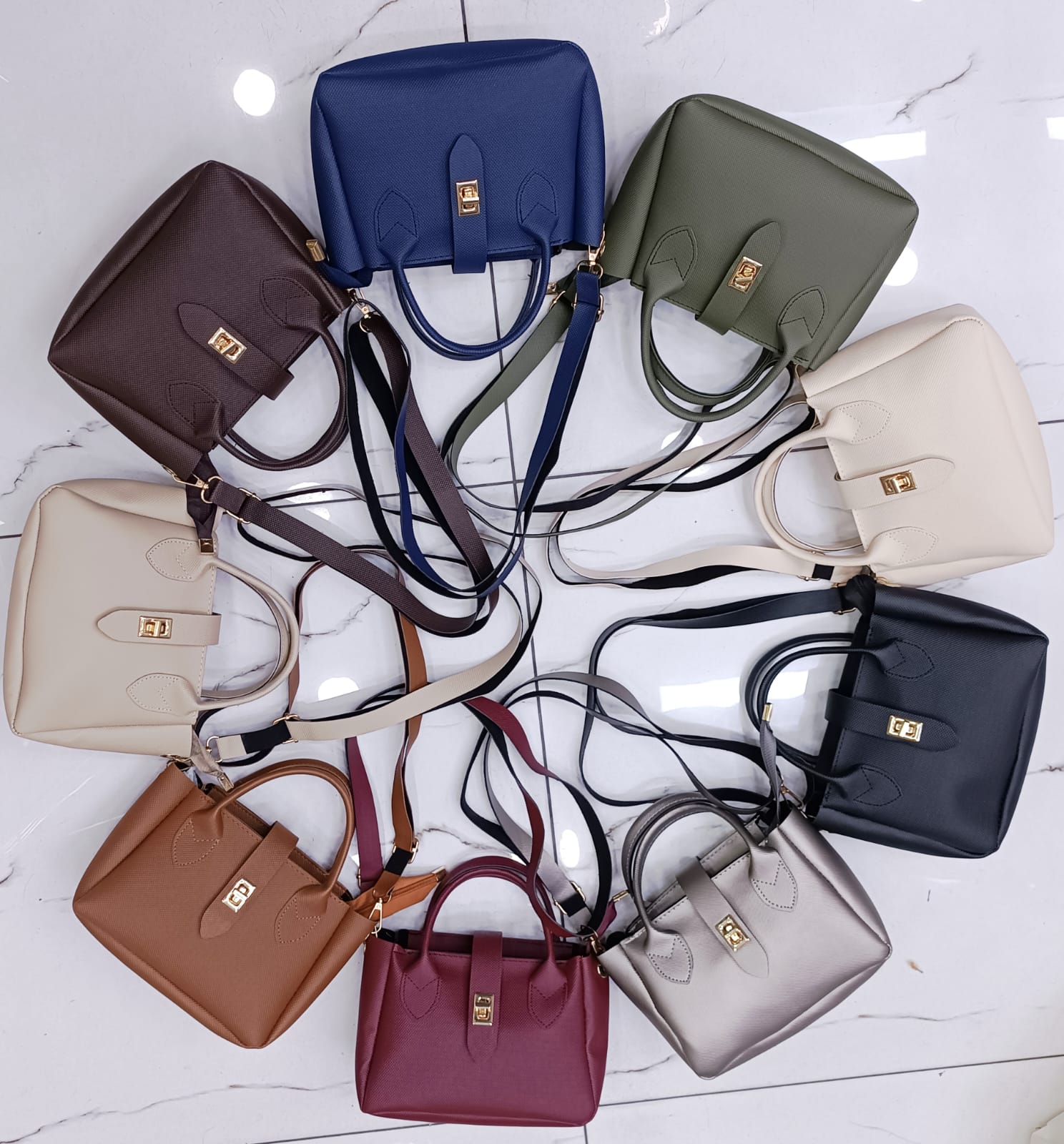 Önü Aksesuarlı El ve Çapraz Çanta