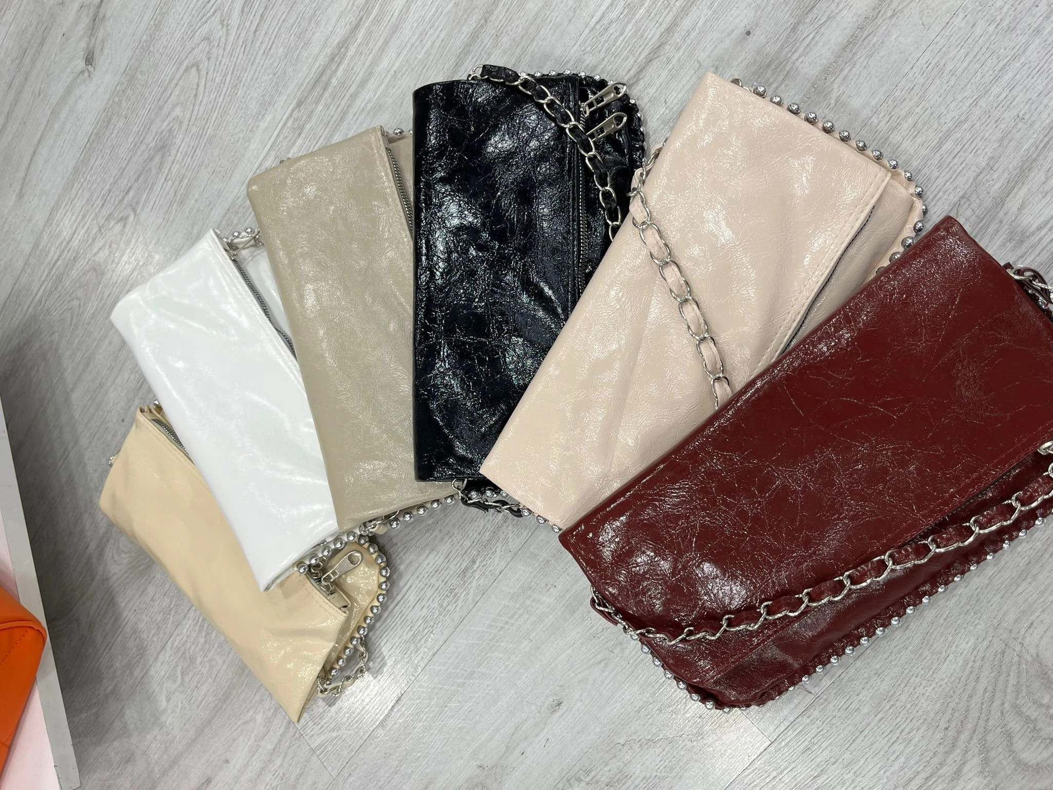 Stella Model El ve Çapraz Askılı Çanta 