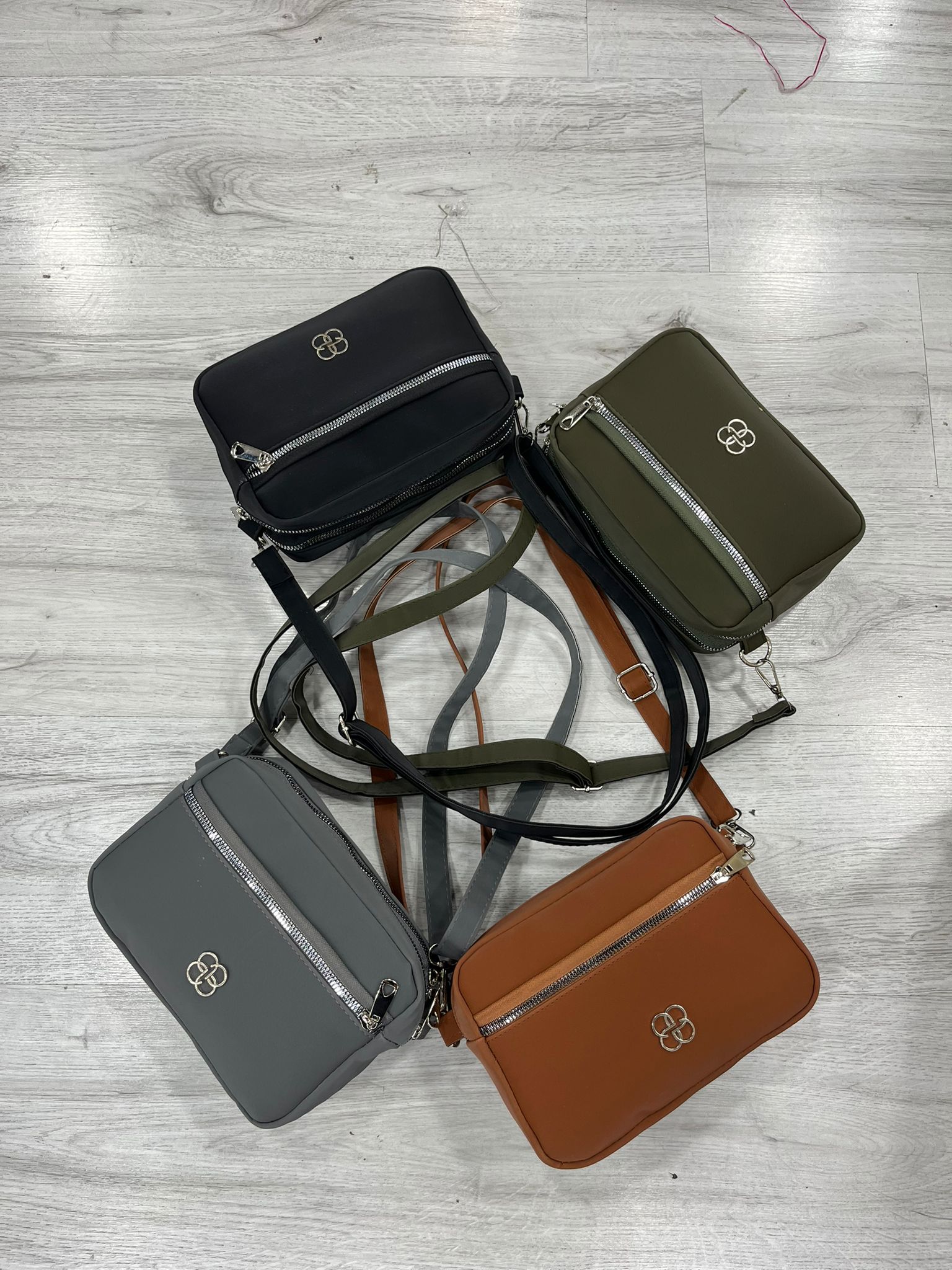 Yonca Detay 3 Bölmeli Çapraz Çanta - Siyah