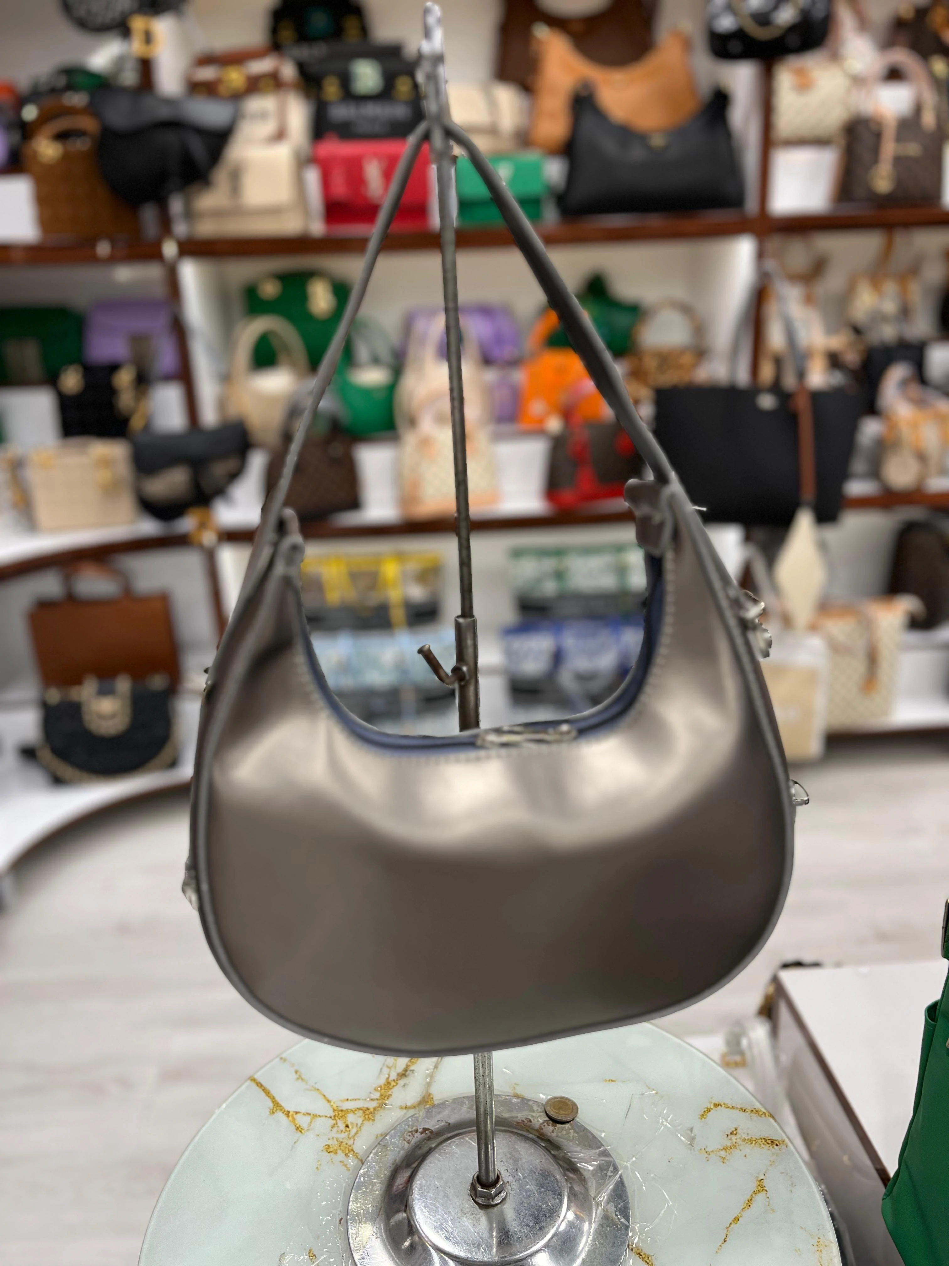  Ayarlanabilir Mekanizmalı Kayık Kol Çantası  - Gri