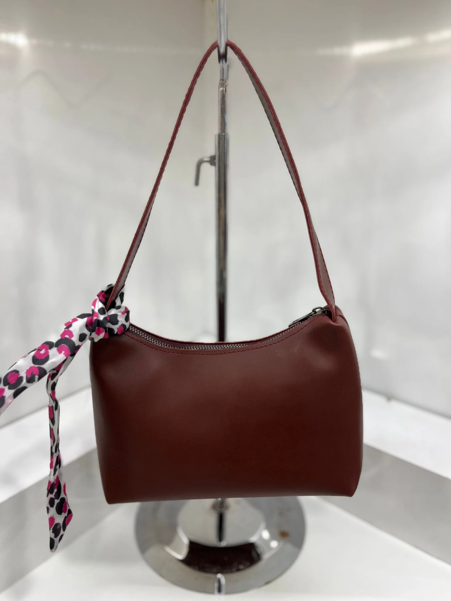 Yan Fular Detaylı Kol Çantası