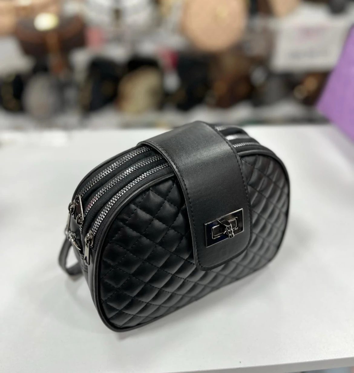 3 Fermuarlı Kilitli Çapraz Askı Çanta