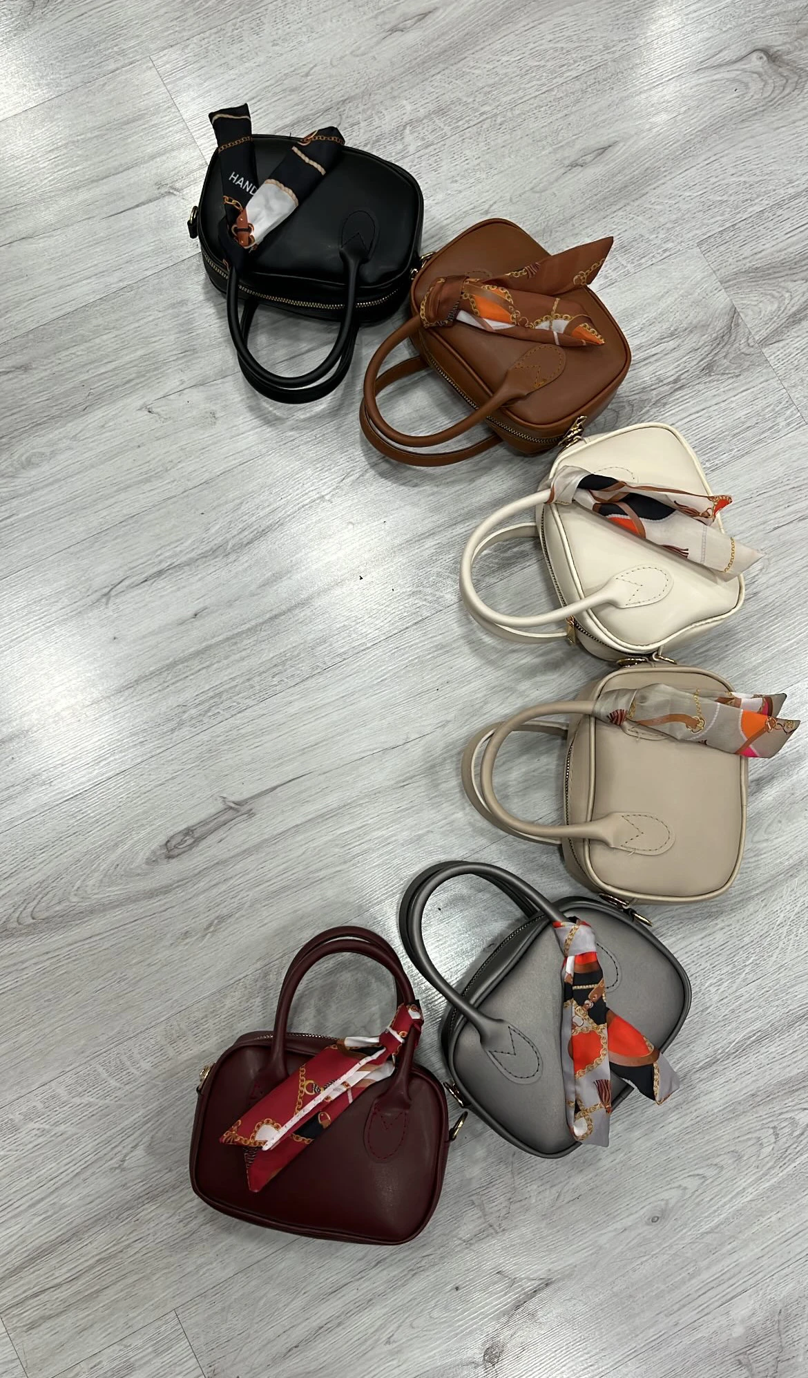  Fularlı Kulplu El ve Çapraz Çanta 