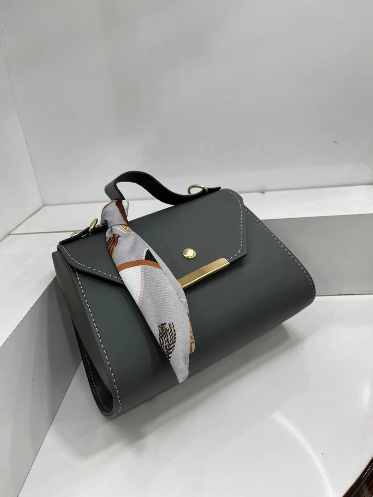 Fularlı Düz Suni Deri Çanta - Füme