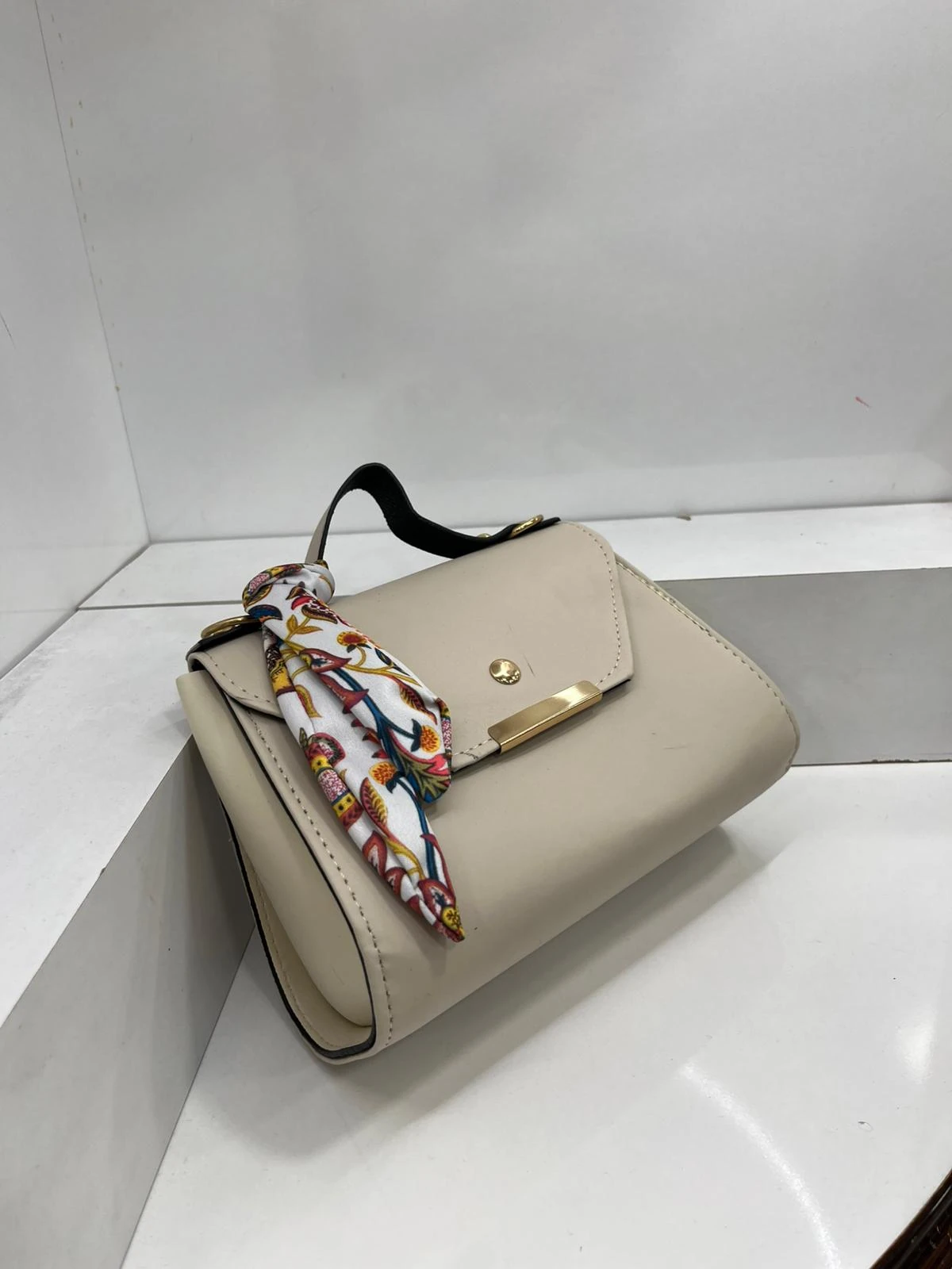 Fularlı Düz Suni Deri Çanta - Krem