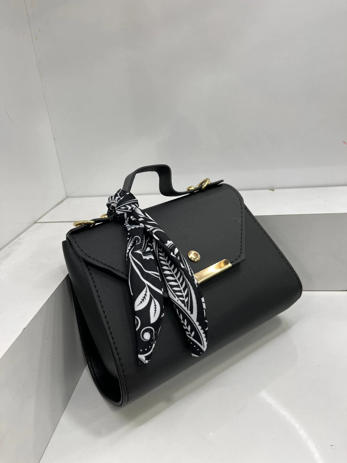 Fularlı Düz Suni Deri Çanta