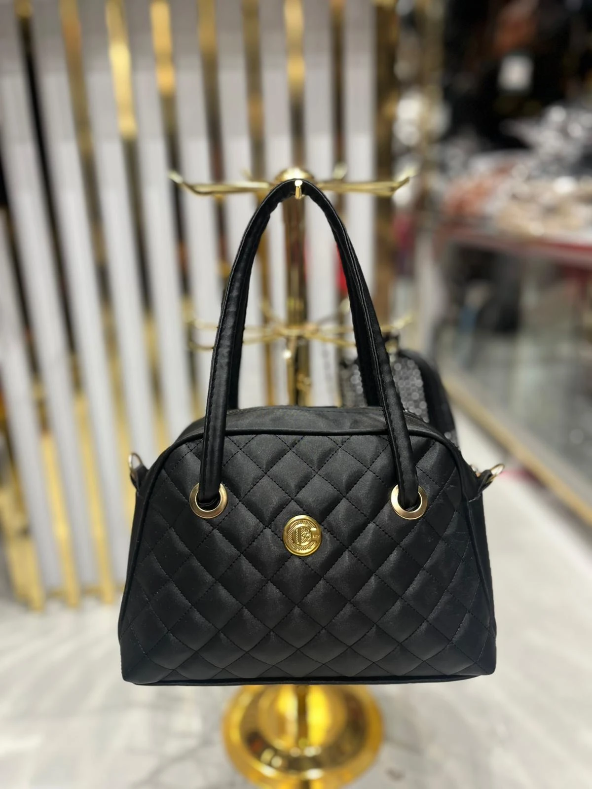 Gold Detaylı Kapitone Omuz ve Çapraz Çanta