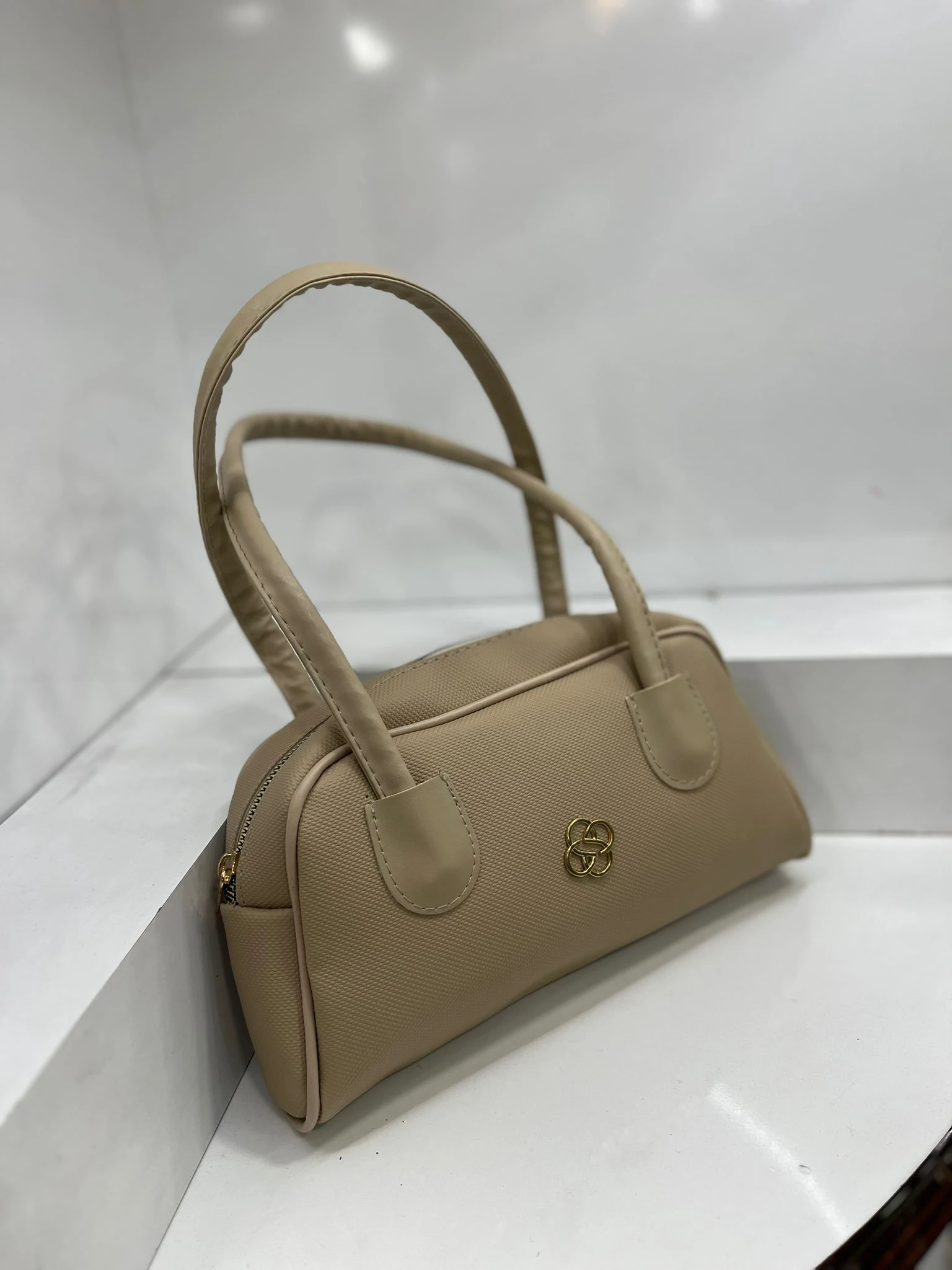 Yonca Detay Oval Kol Çantası - Vizon