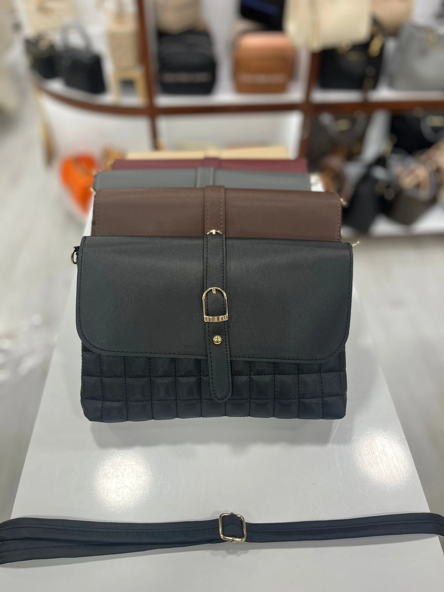 Kemer Detaylı Büyük Çanta