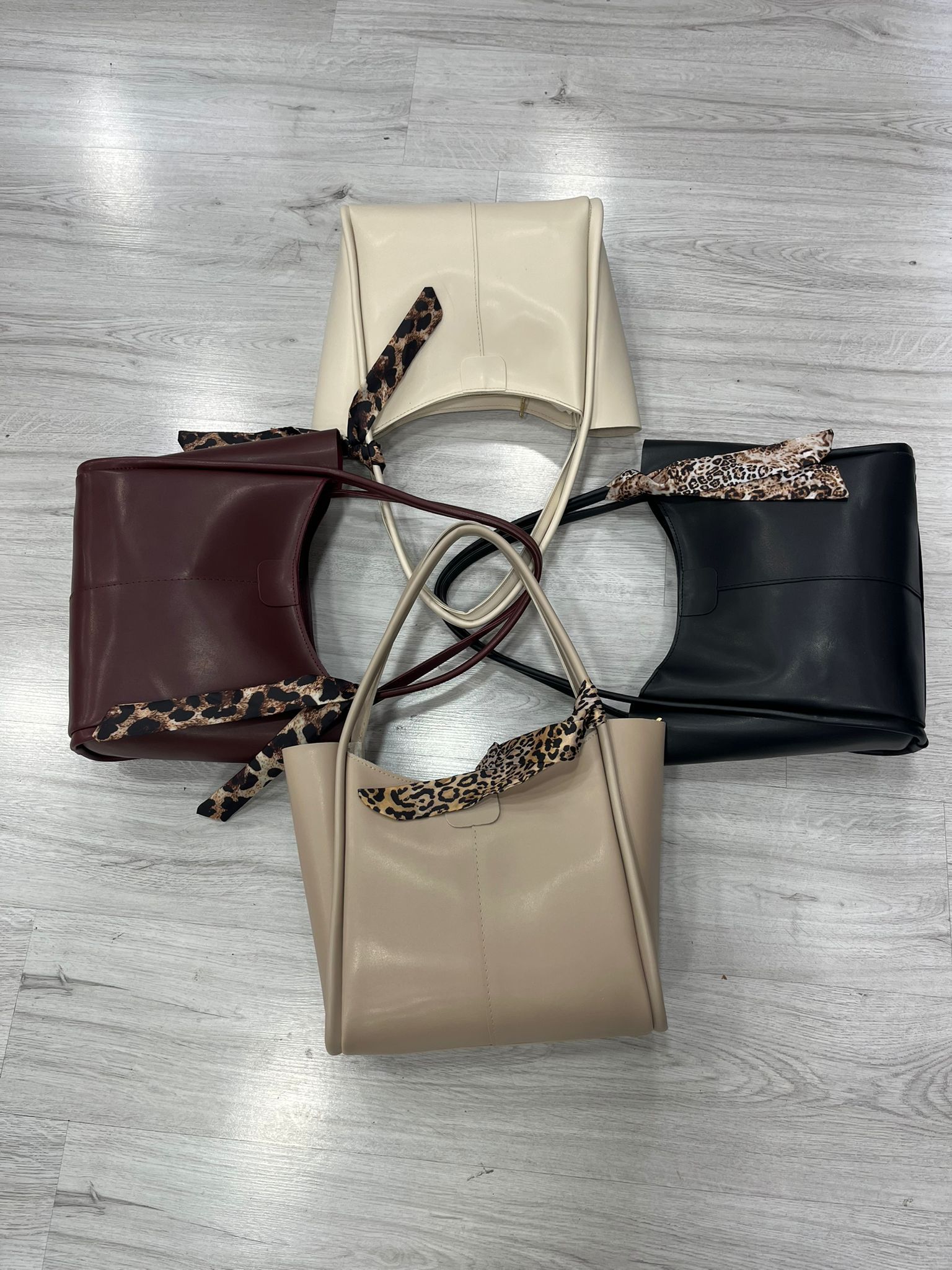 Fular Detaylı Geniş İç Hacimli El ve Omuz Çanta