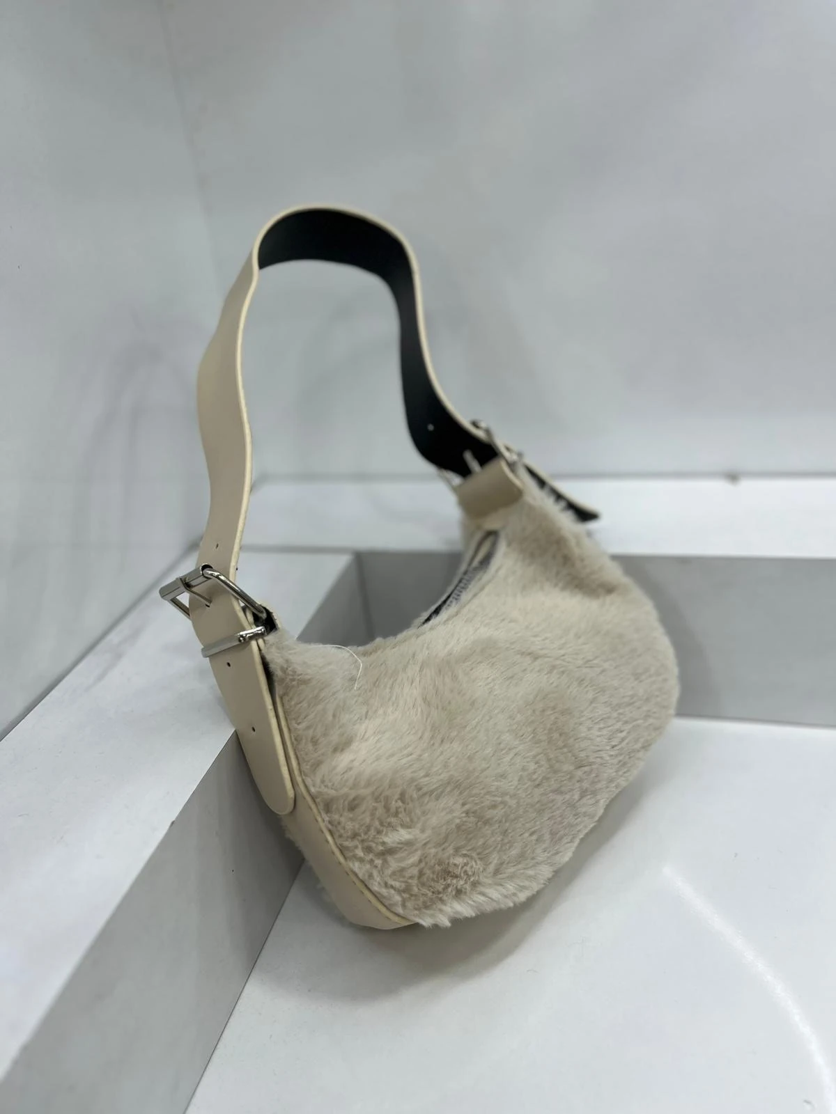 Peluş Kemer Detaylı Kol Çantası - Vizon