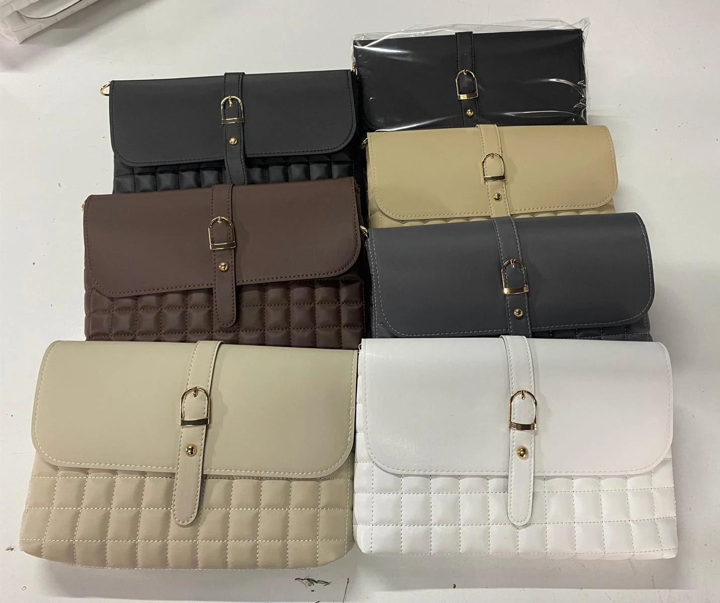 Kemer Detaylı Büyük Çanta