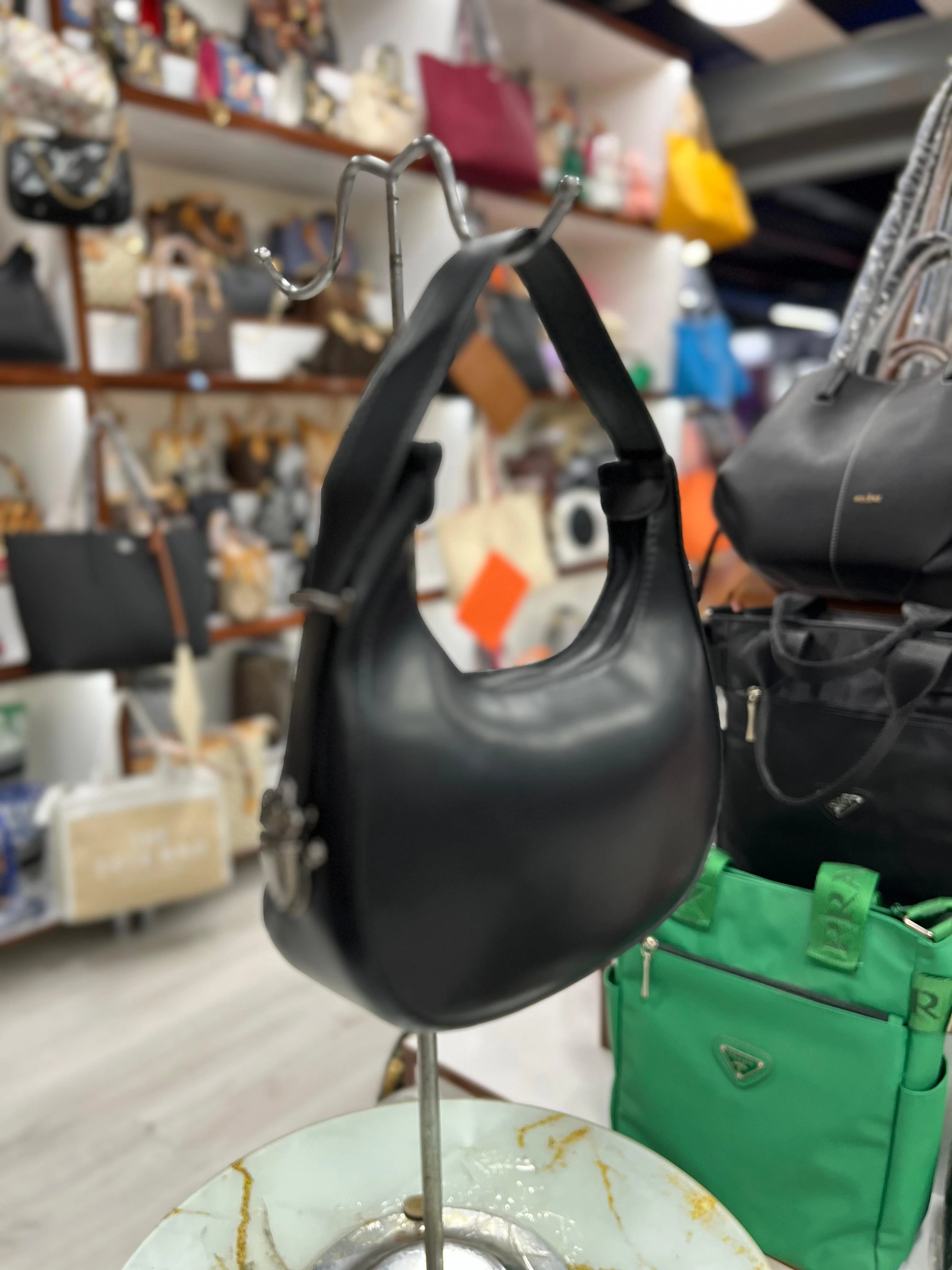  Ayarlanabilir Mekanizmalı Kayık Kol Çantası 