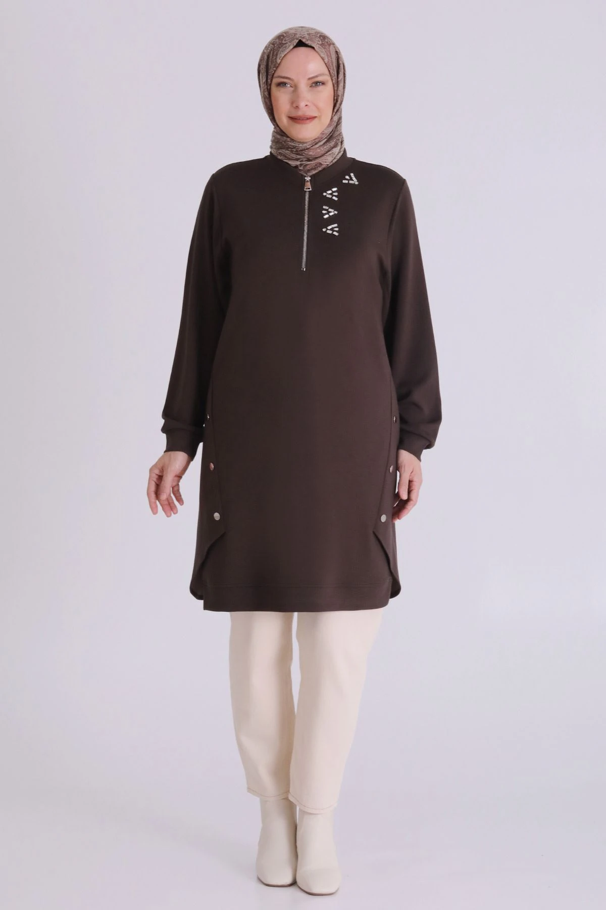 Veka Çıtçıt ve Taş Detaylı Büyük Beden Tesettür Tunik