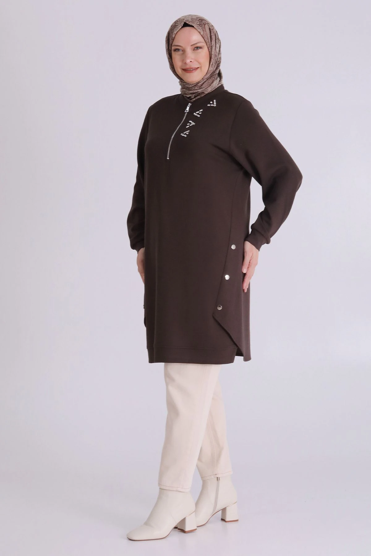Veka Çıtçıt ve Taş Detaylı Büyük Beden Tesettür Tunik