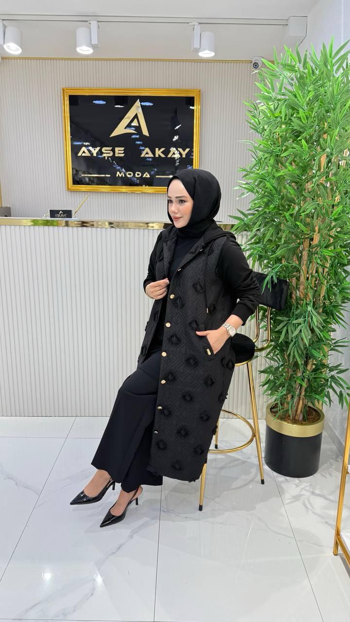 Ayşe Akay Püsküllü ve Kapüşonlu Kap - SİYAH