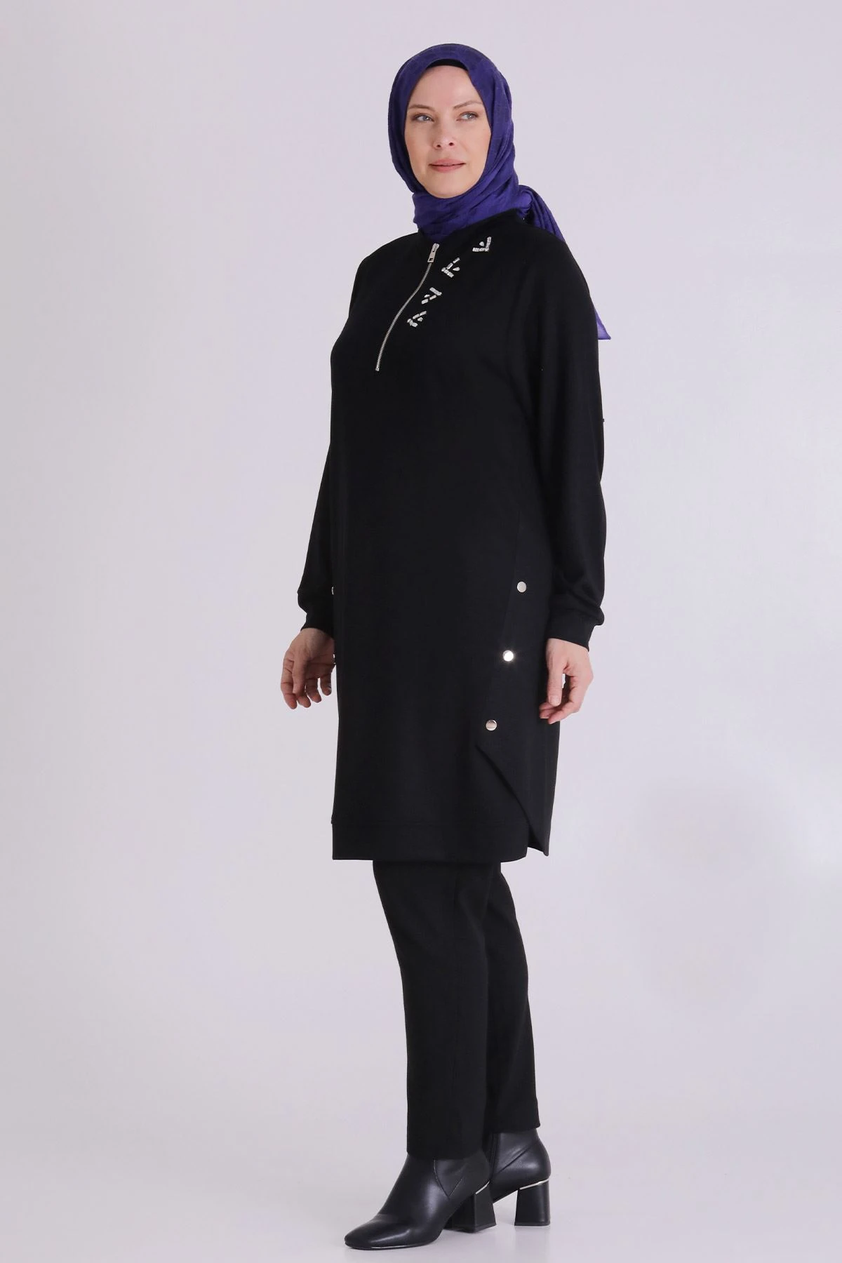 Veka Çıtçıt ve Taş Detaylı Büyük Beden Tesettür Tunik - SİYAH