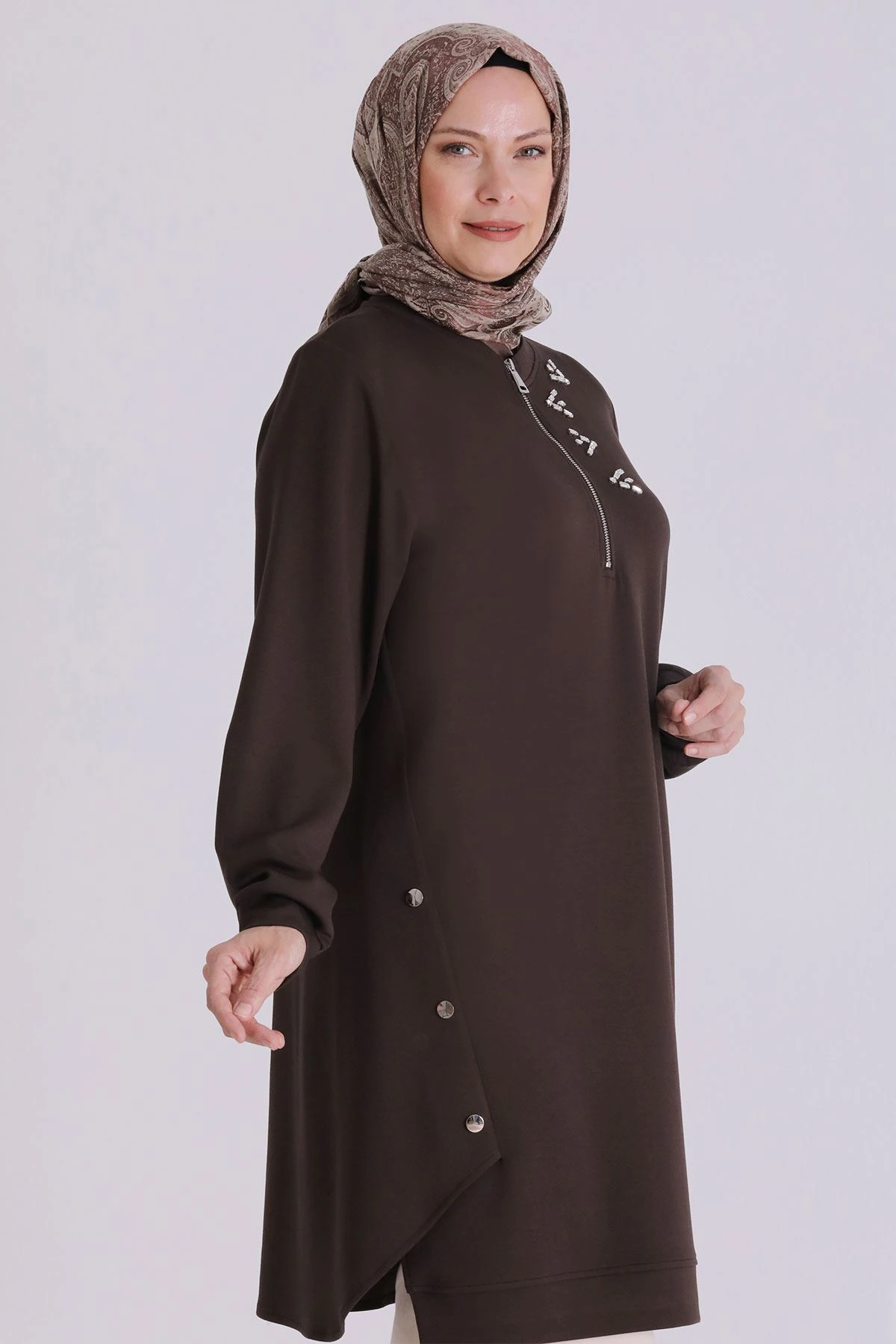 Veka Çıtçıt ve Taş Detaylı Büyük Beden Tesettür Tunik