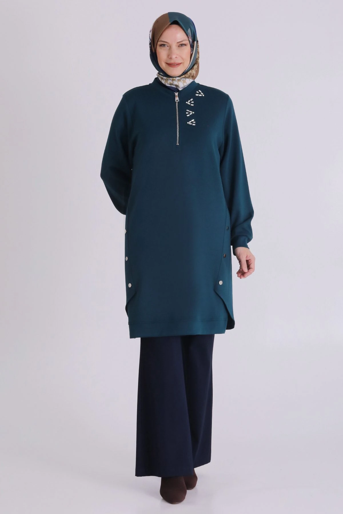 Veka Çıtçıt ve Taş Detaylı Büyük Beden Tesettür Tunik - ZÜMRÜT YEŞİLİ