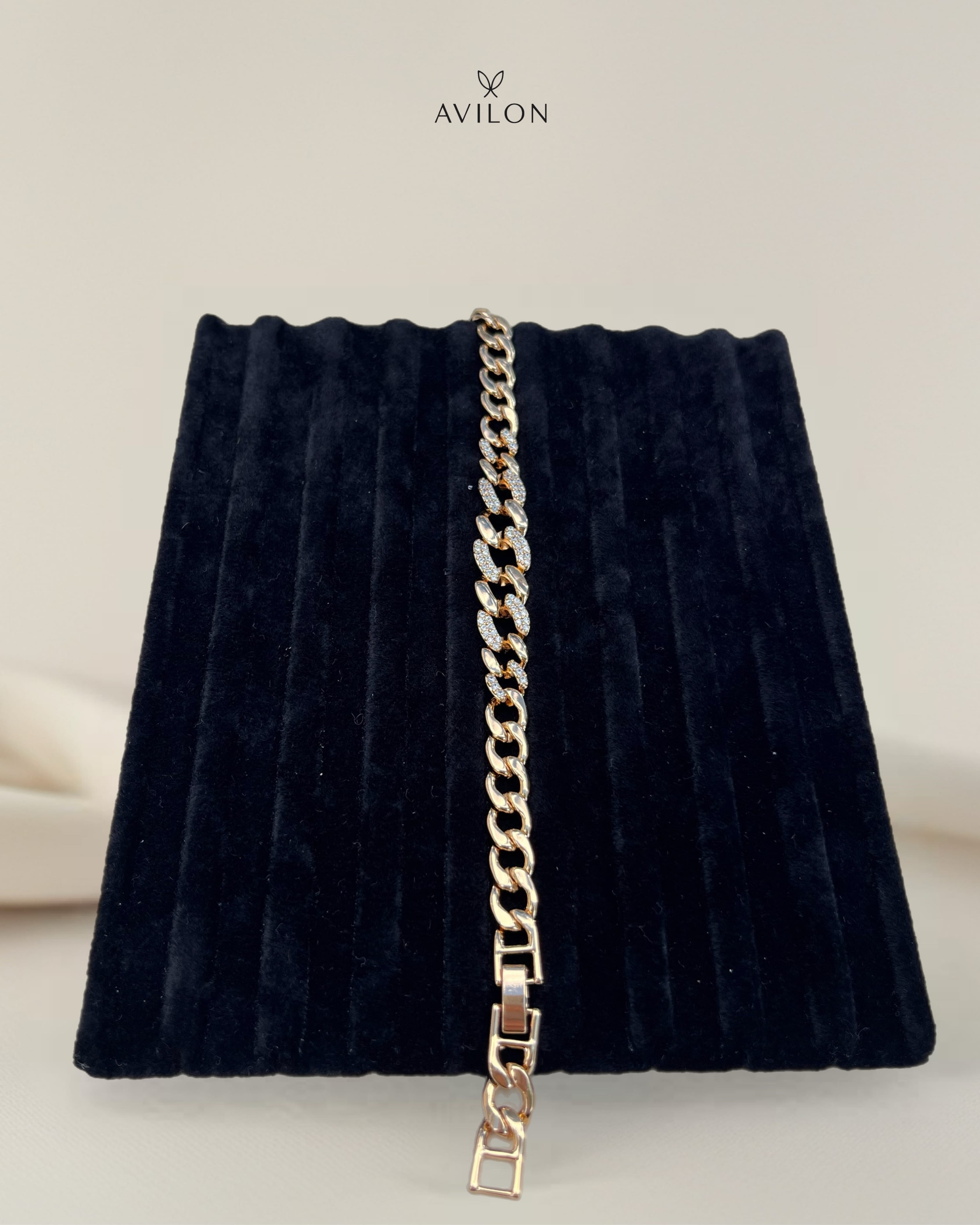 Kalın Zincir Bileklik – Güçlü ve Modern Tarz