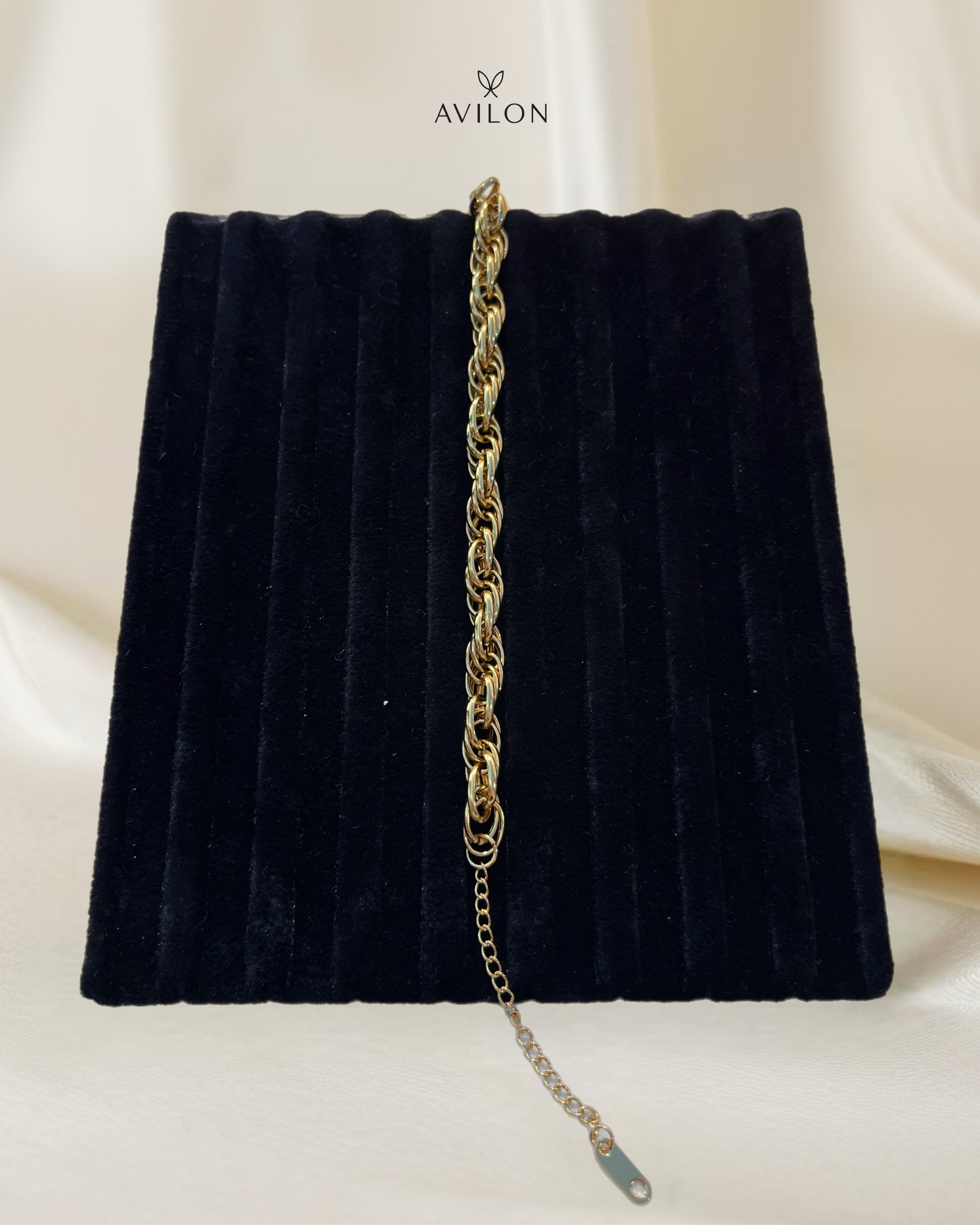 Kalın Zincir Bileklik – Güçlü ve Modern Stil